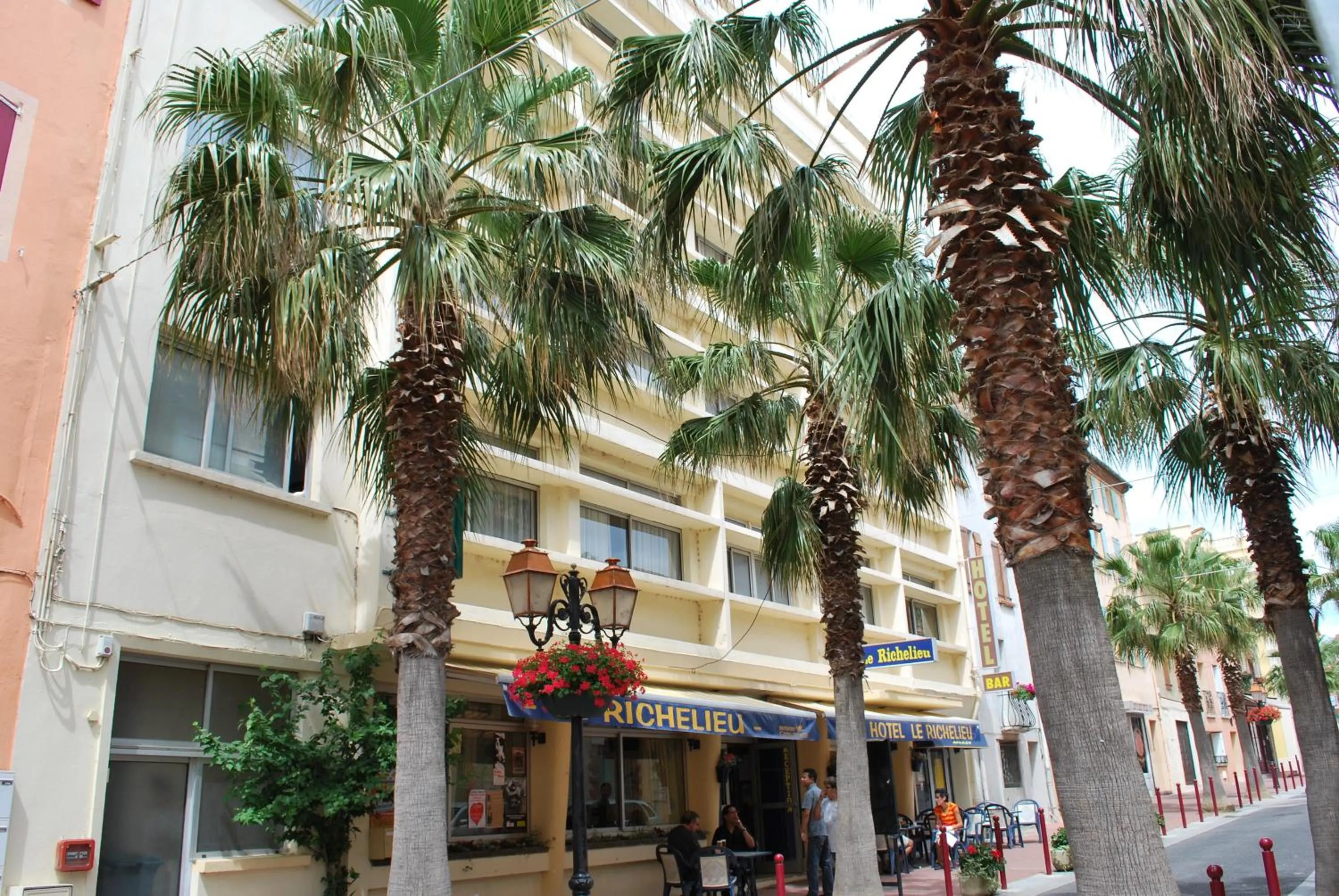 Facade/entrance in Le Richelieu