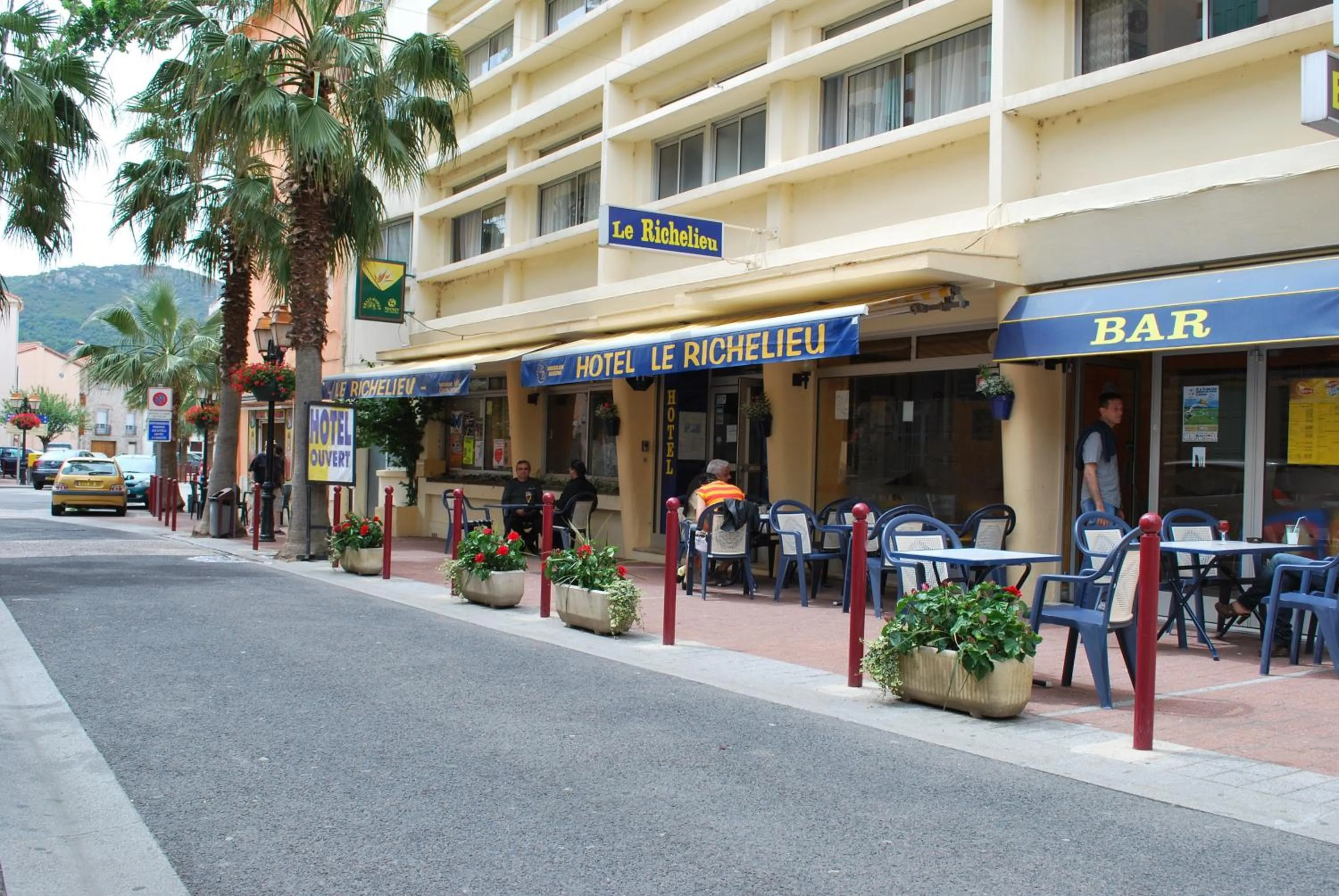 Facade/entrance in Le Richelieu