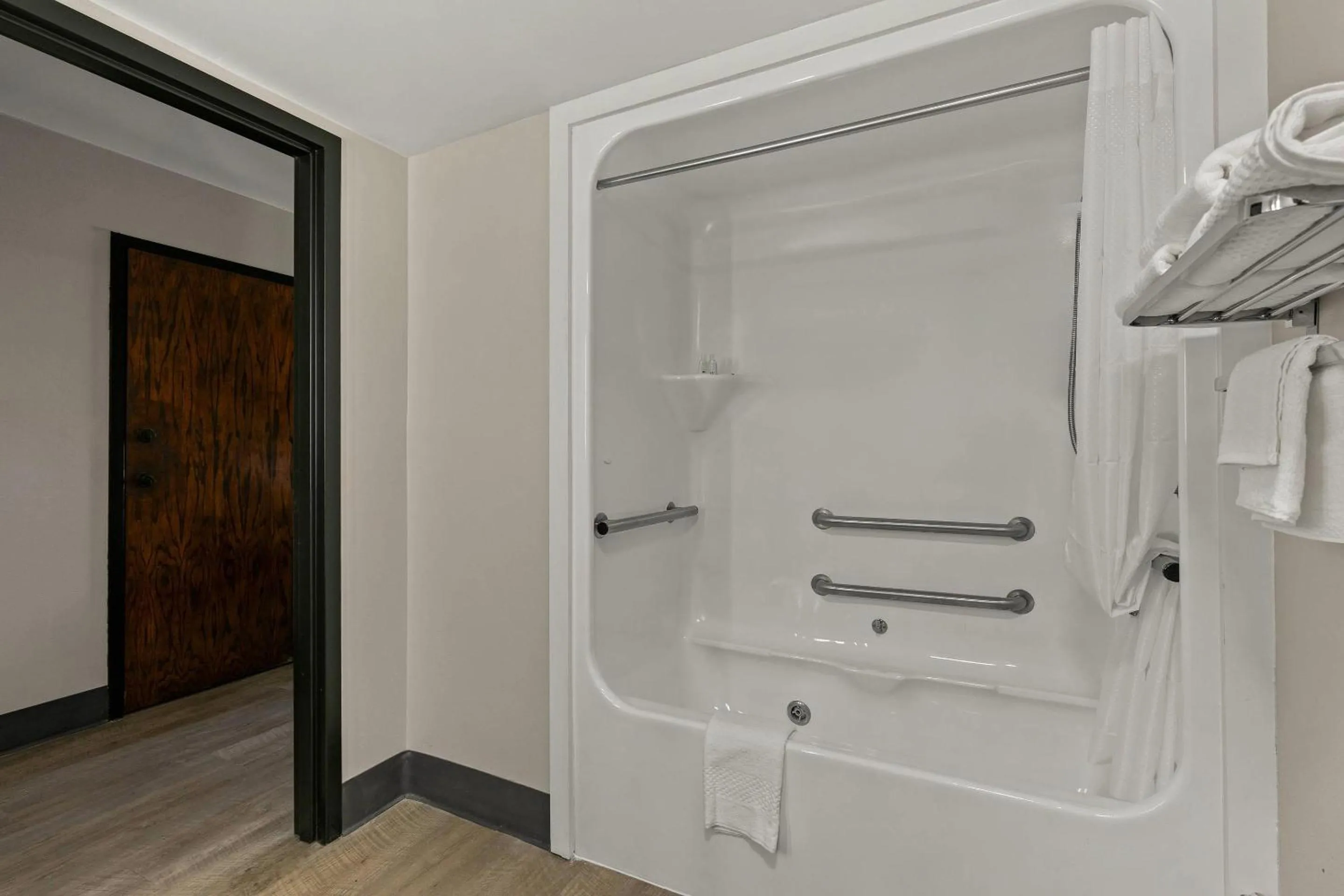 Bedroom in Quality Inn