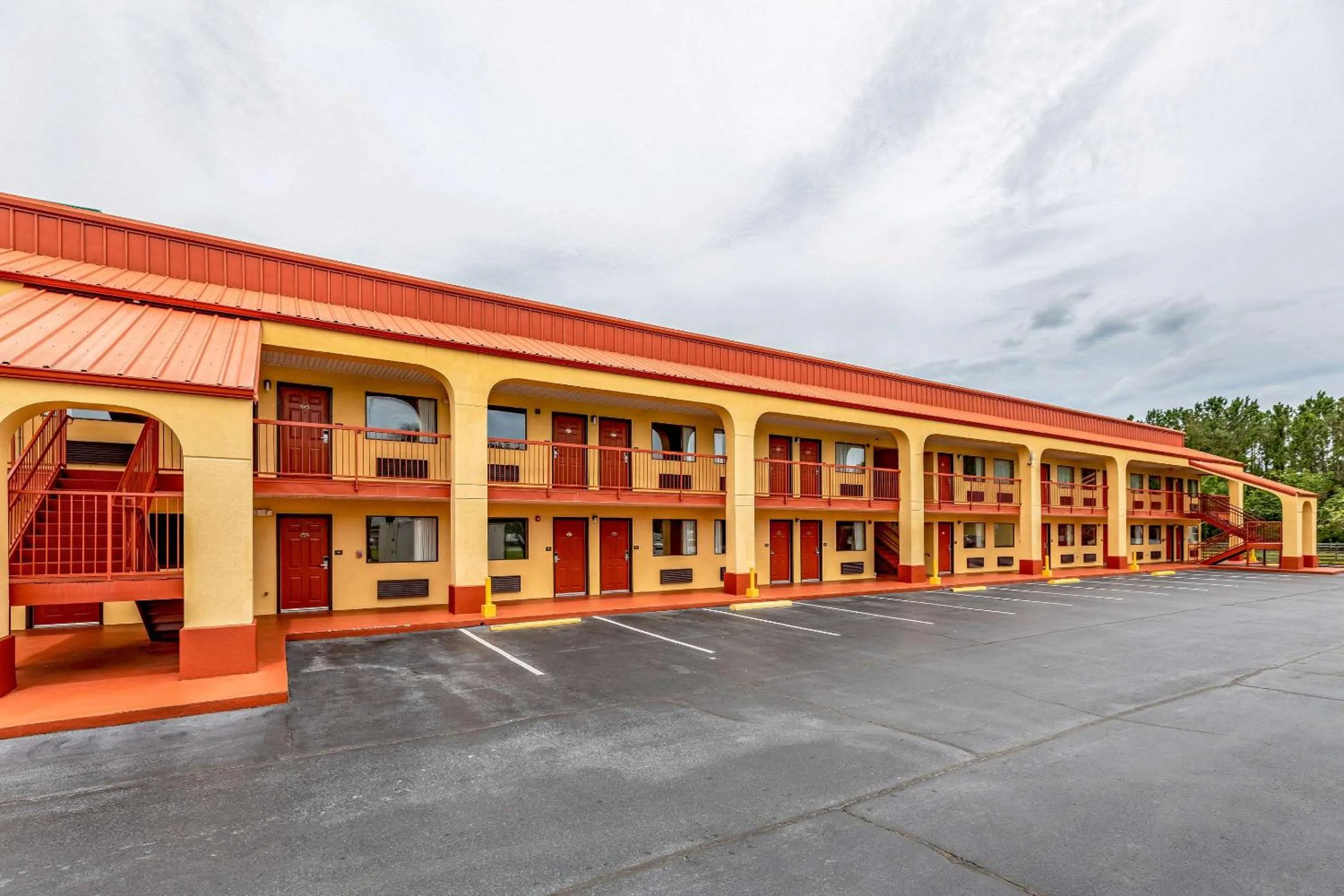 Property building in Econo Lodge Kingsland