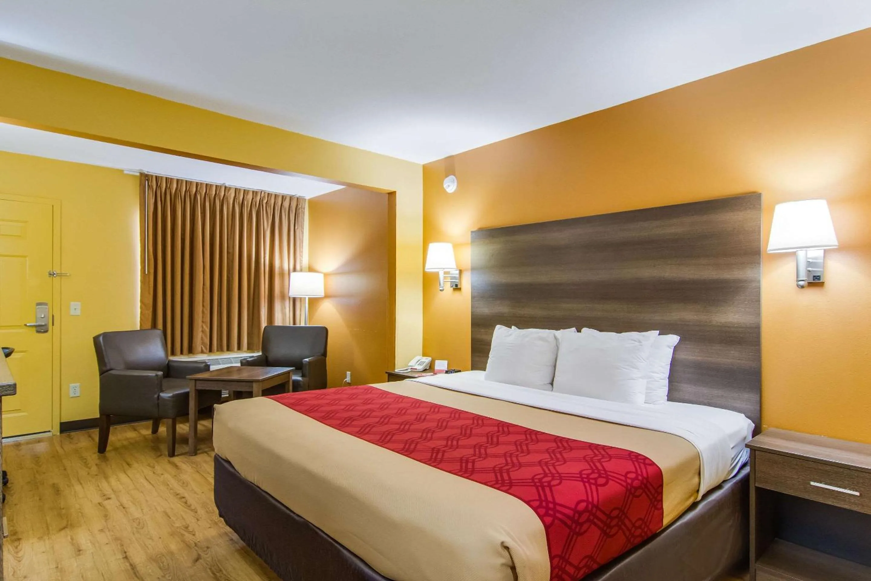 Photo of the whole room, Bed in Econo Lodge Kingsland