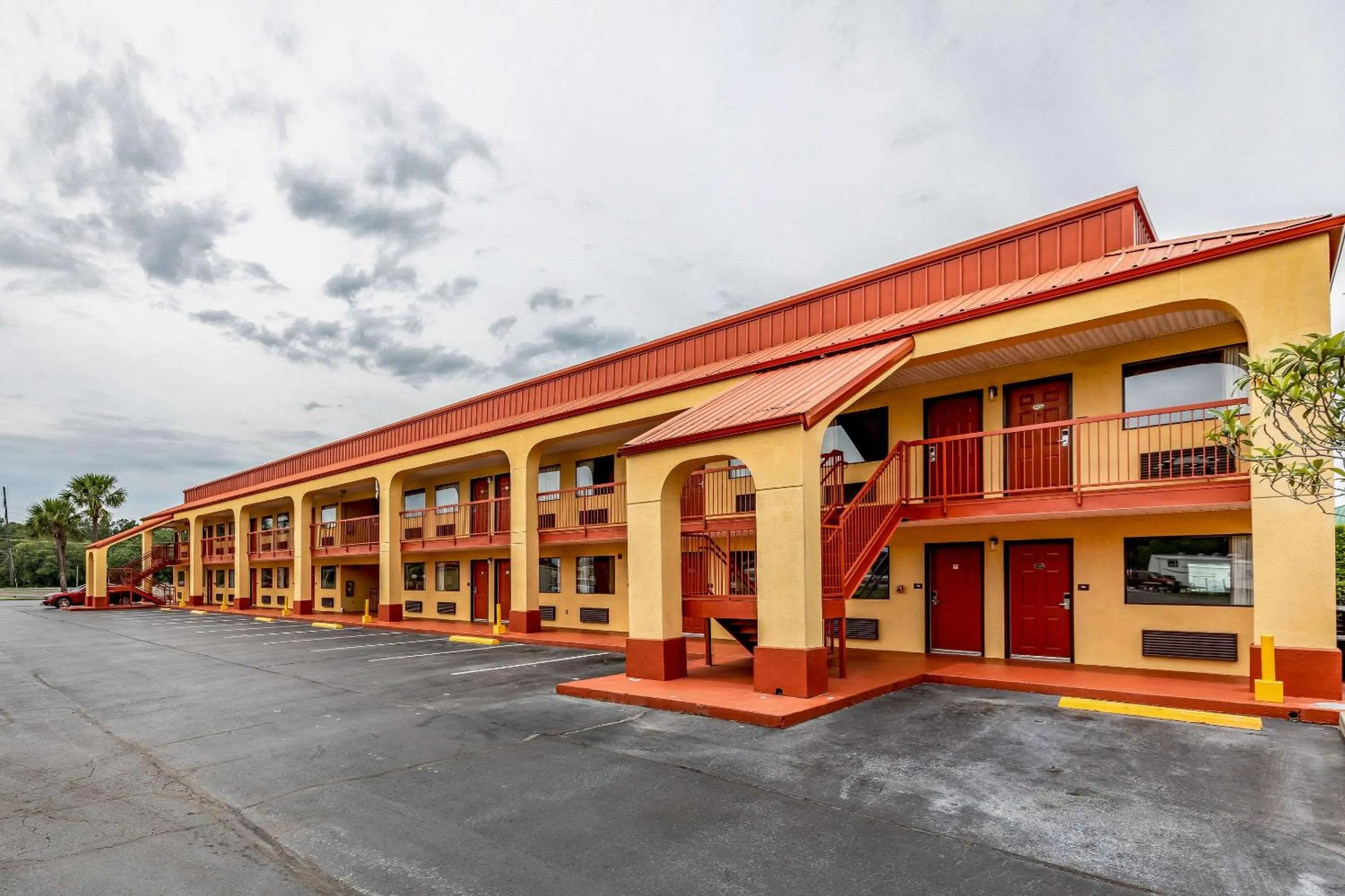 Property building in Econo Lodge Kingsland