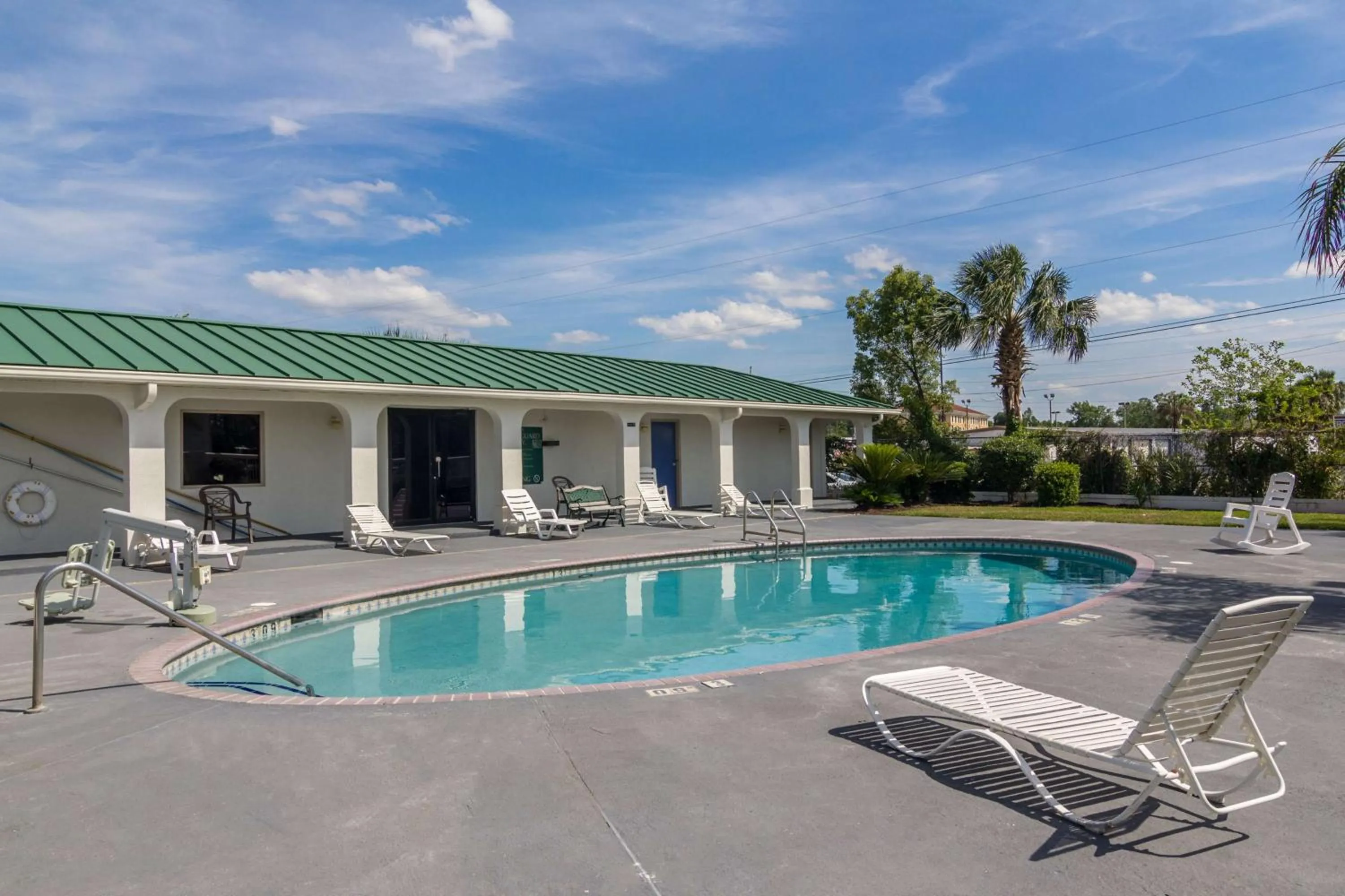 Day in Motel 6 Waycross