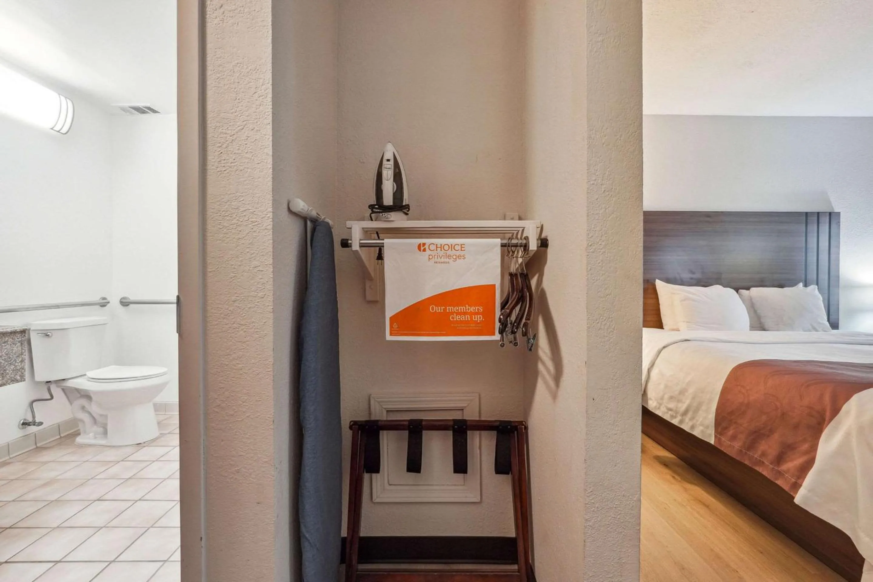 Bedroom, Bed in Quality Inn & Suites Dawsonville