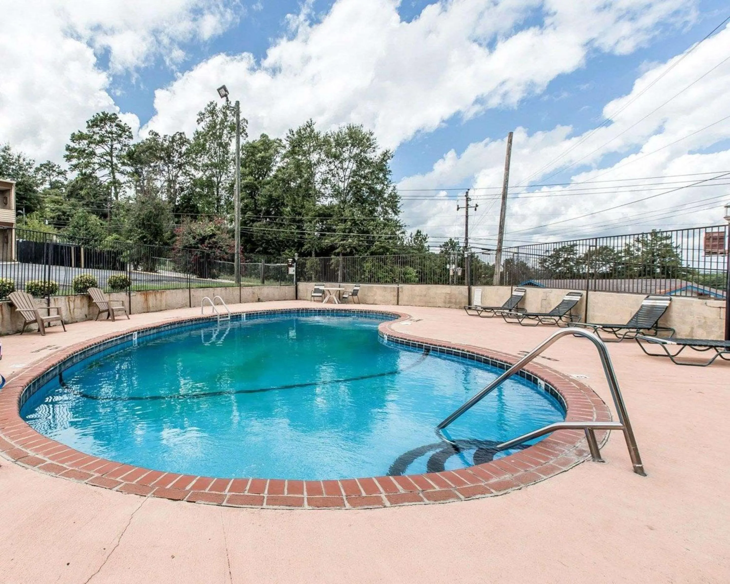 Swimming Pool in Econo Lodge Macon