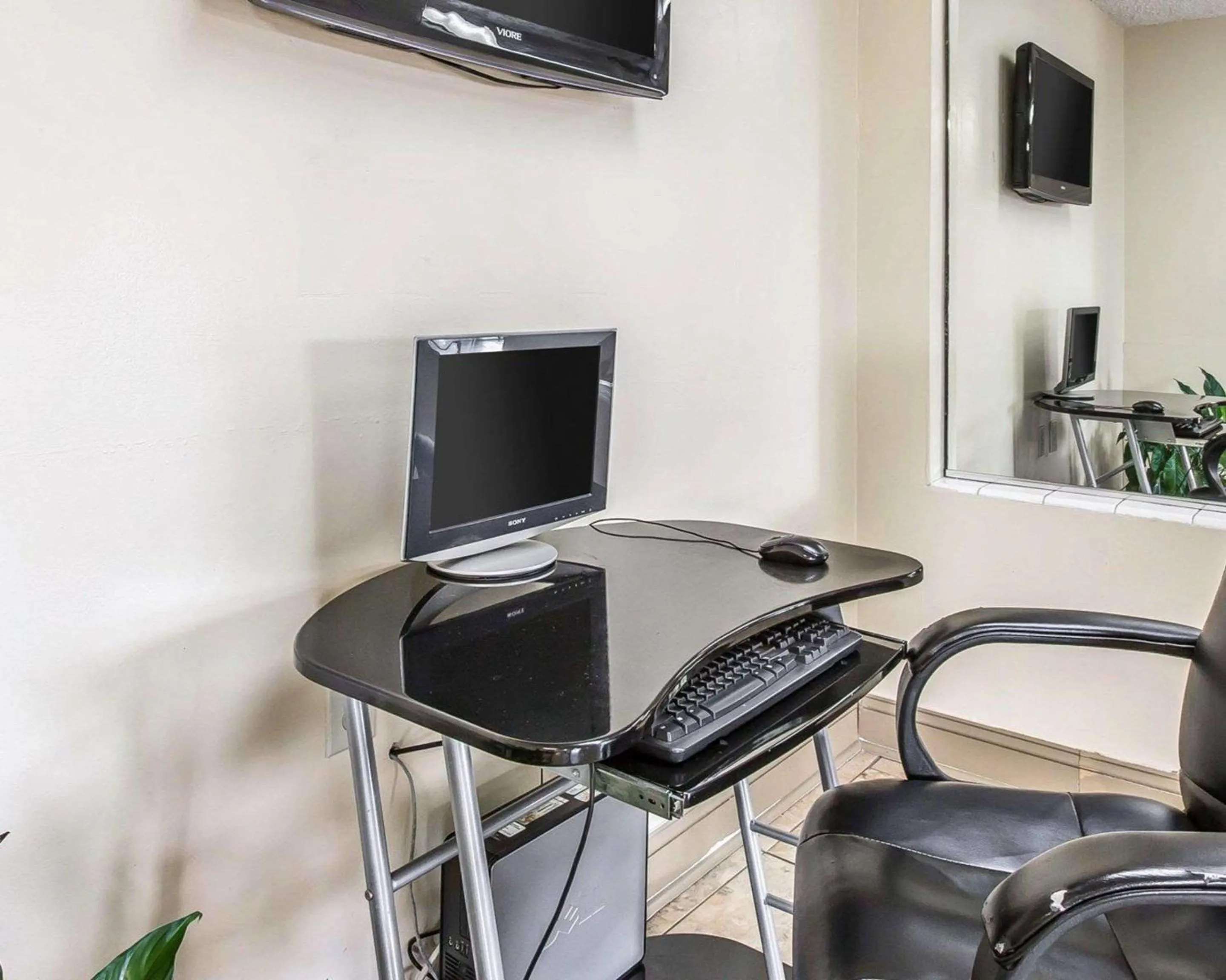 On site, TV/Entertainment Center in Econo Lodge Macon