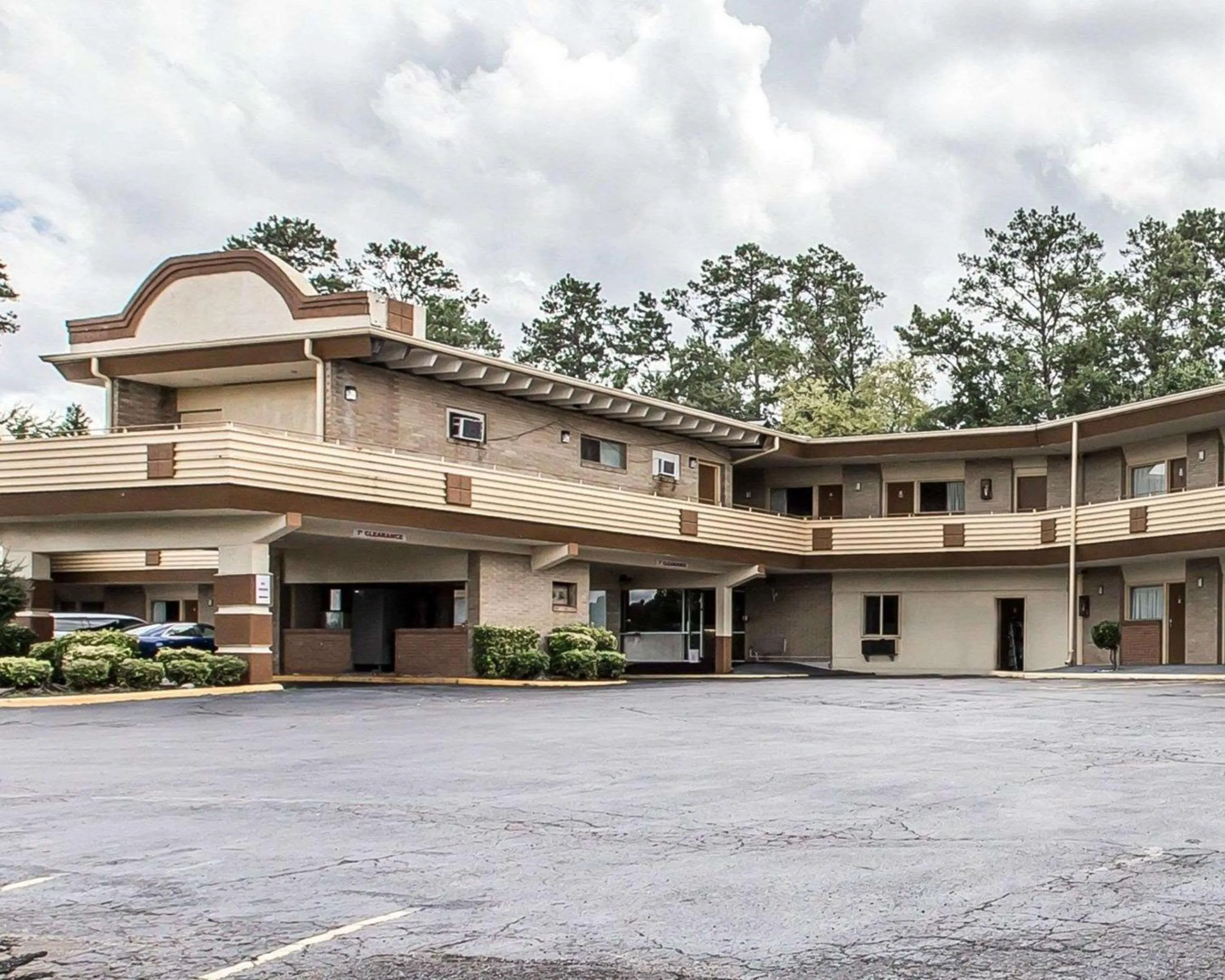 Property Building in Econo Lodge Macon