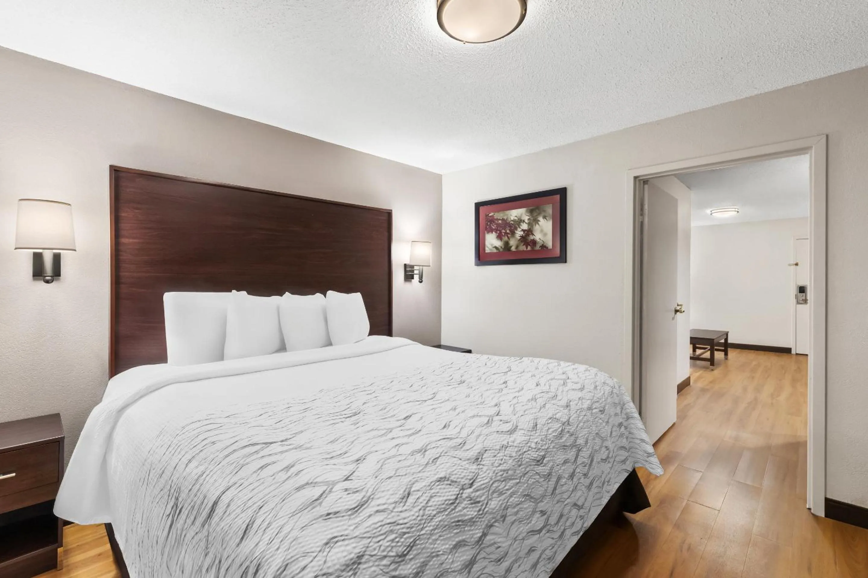 Photo of the whole room, Bed in Red Roof PLUS+ & Suites Atlanta Airport South