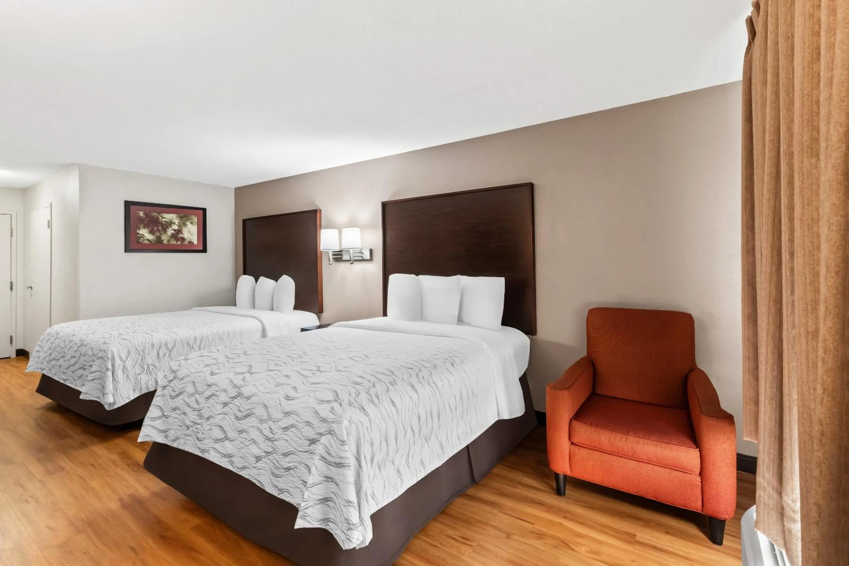 Bedroom, Bed in Red Roof PLUS+ & Suites Atlanta Airport South