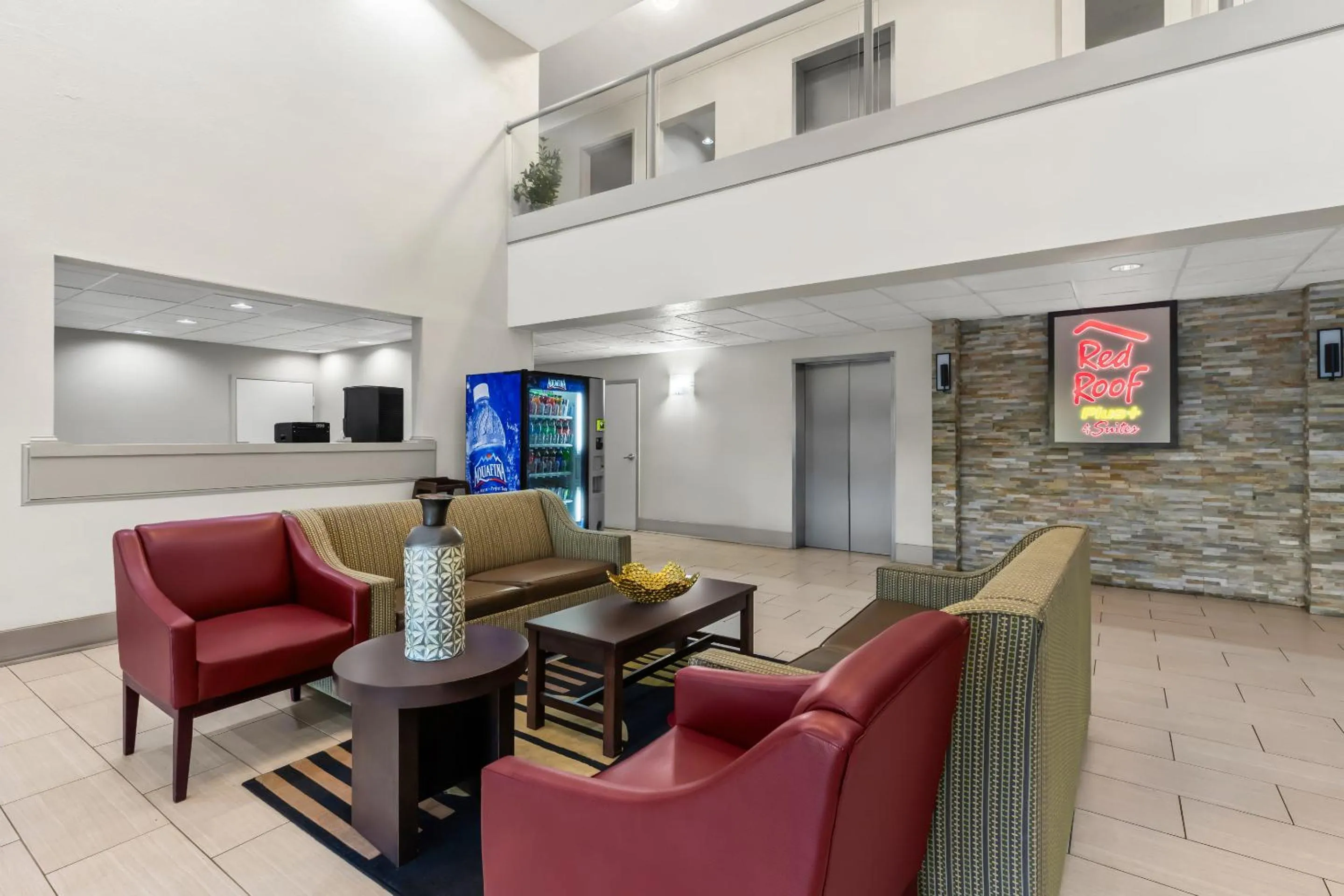Lobby or reception in Red Roof PLUS+ & Suites Atlanta Airport South