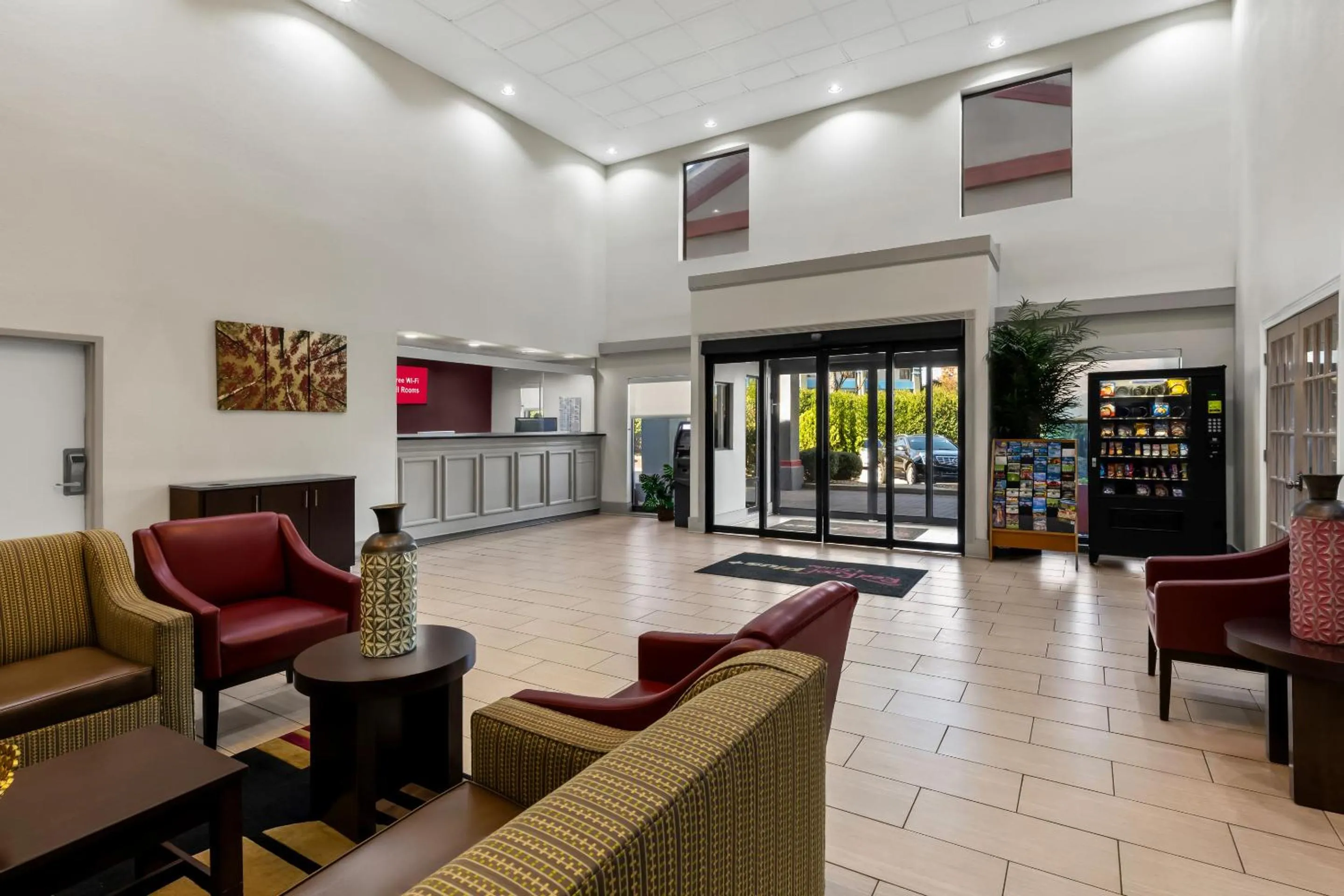 Lobby or reception in Red Roof PLUS+ & Suites Atlanta Airport South