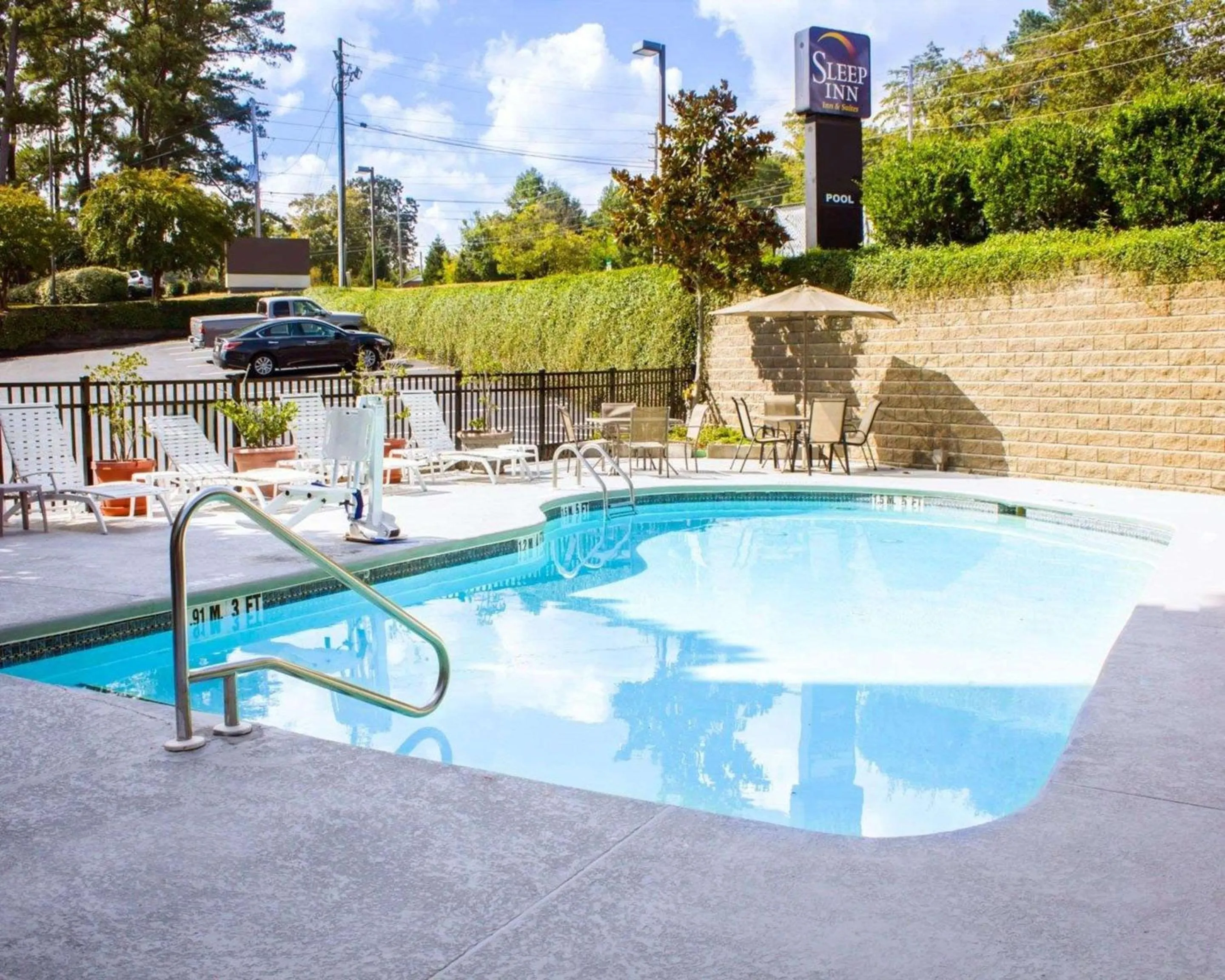 Swimming pool in Sleep Inn & Suites Near Columbus - State University Area