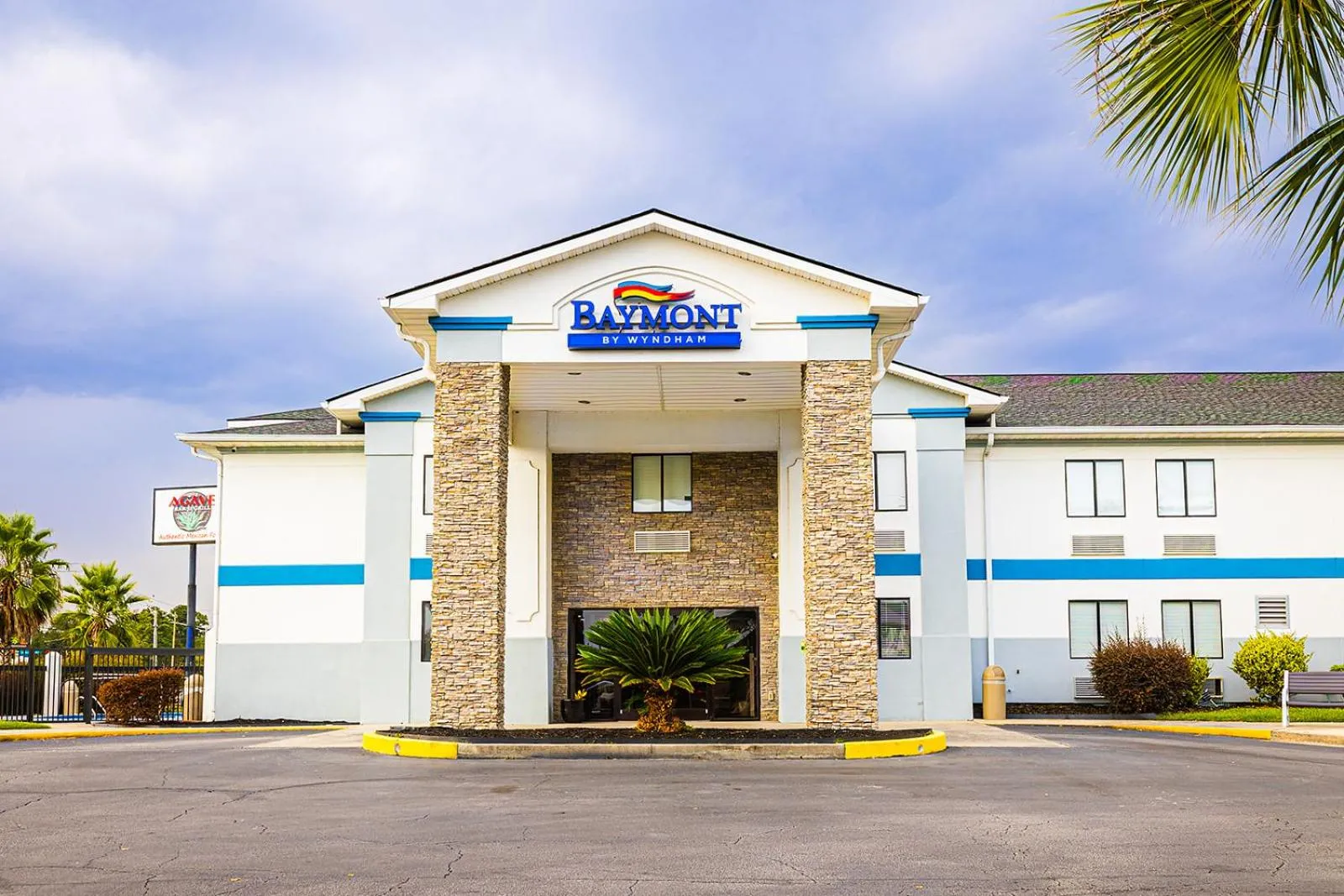 Property building in Baymont by Wyndham Port Wentworth