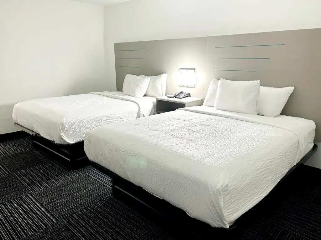 Queen Room with Two Queen Beds - Non-Smoking in Baymont by Wyndham Port Wentworth Queen Room with Two Queen Beds - Non-Smoking in Baymont by Wyndham Port Wentworth