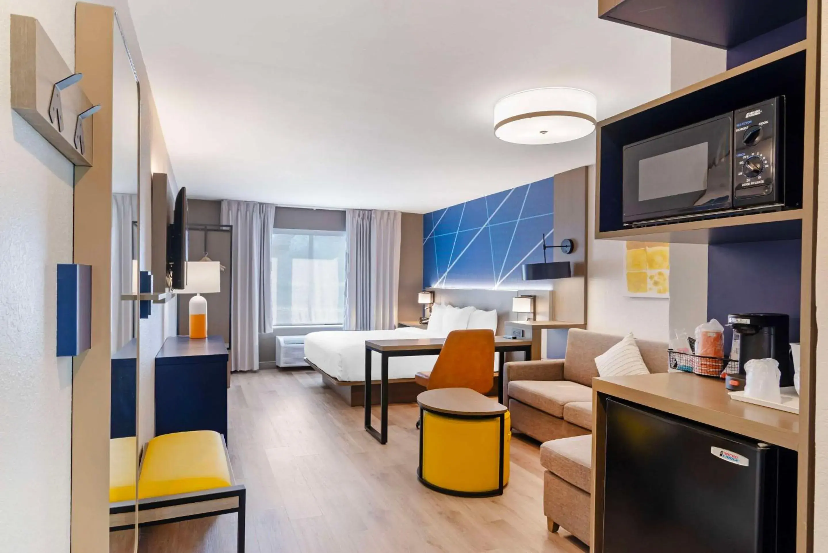 King Suite - Non-Smoking in Comfort Suites Northside Hospital Gwinnett King Suite - Non-Smoking in Comfort Suites Northside Hospital Gwinnett