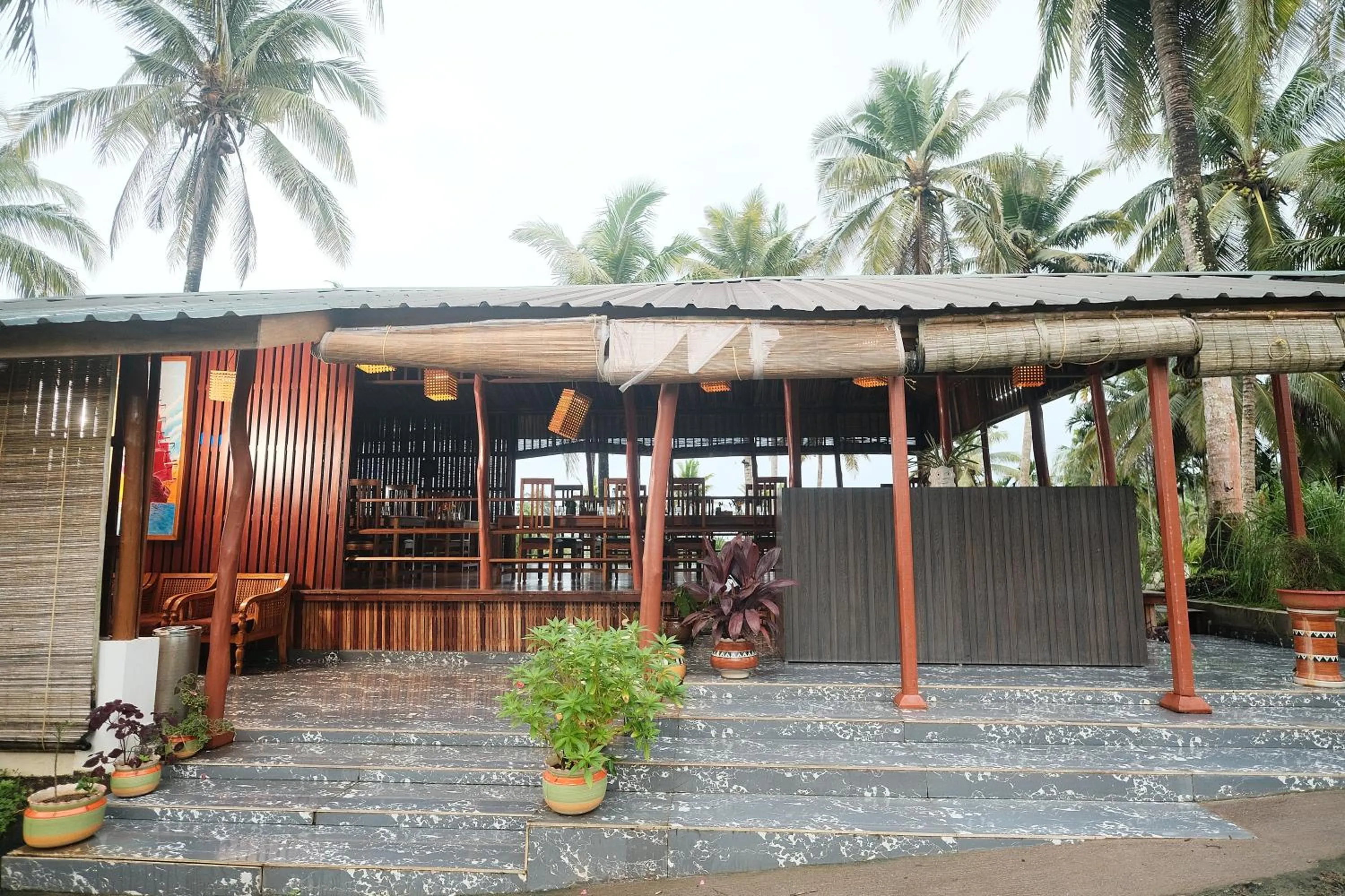 Restaurant/places to eat in Rainforest Resort