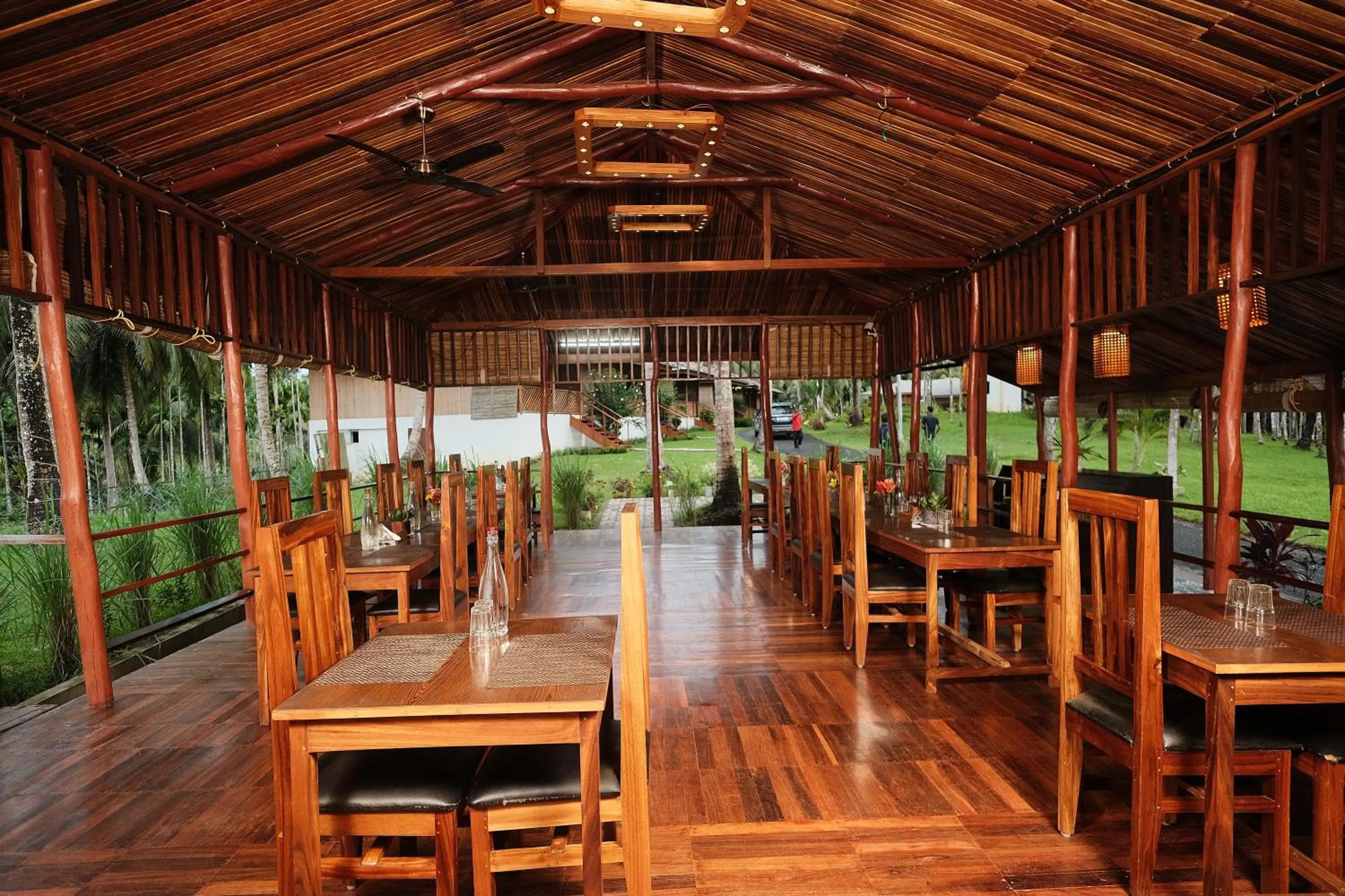 Restaurant/places to eat in Rainforest Resort
