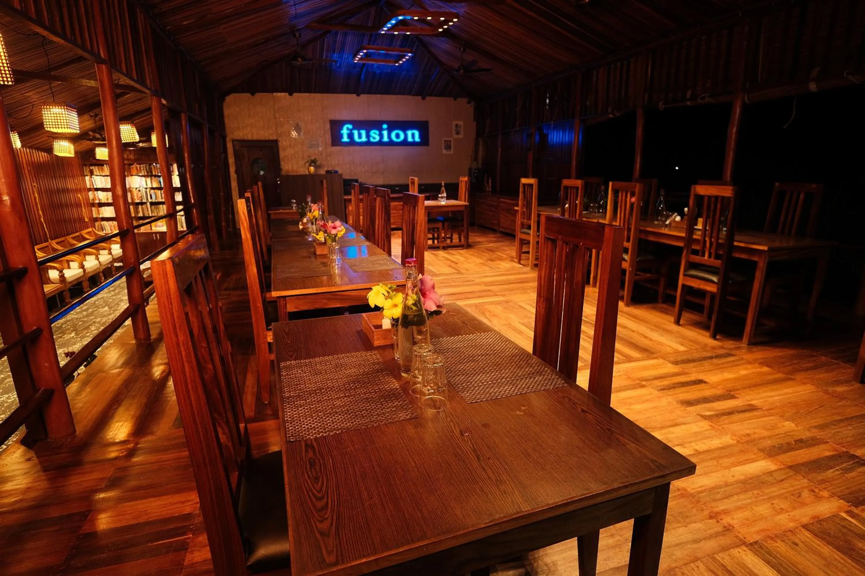 Restaurant/places to eat in Rainforest Resort