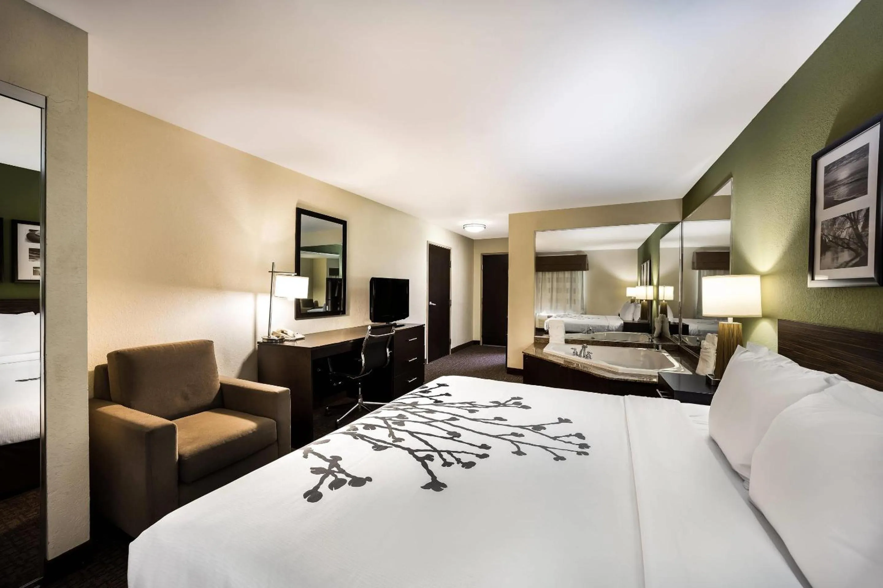 Bedroom, Bed in Sleep Inn & Suites Valdosta Mall Area