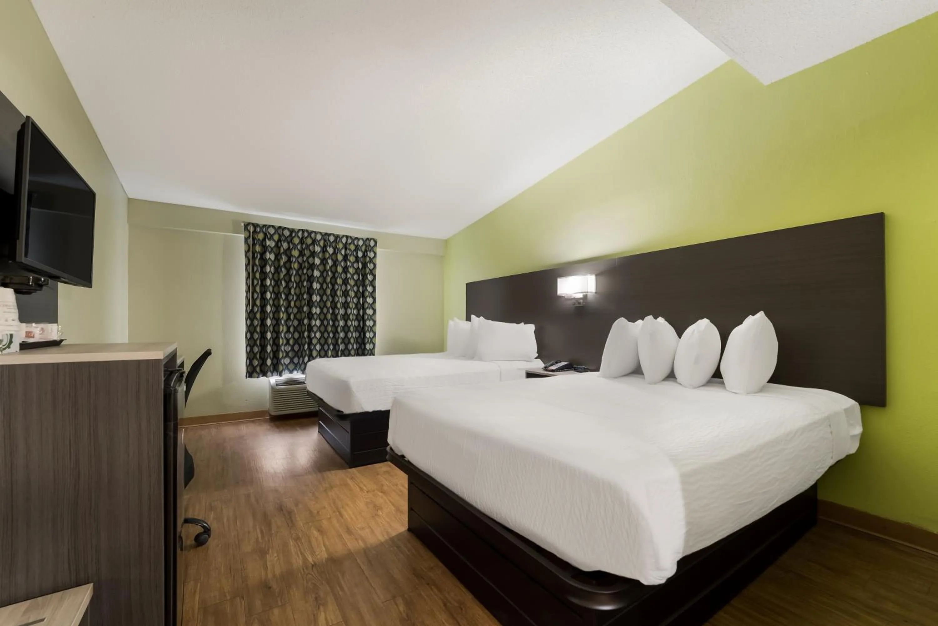 Bed in SureStay Hotel by Best Western Columbus Downtown