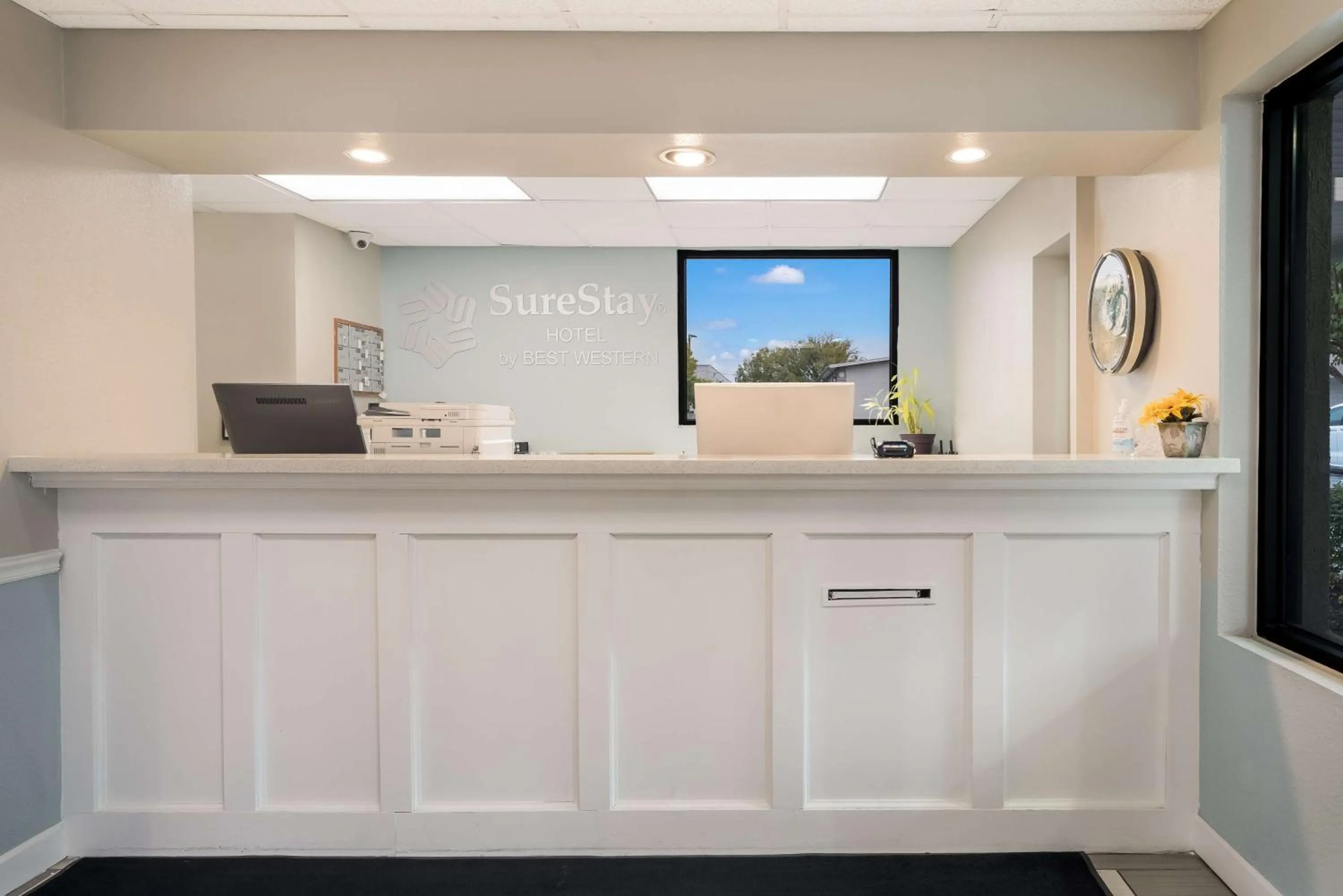Lobby or reception in SureStay Hotel by Best Western Columbus Downtown