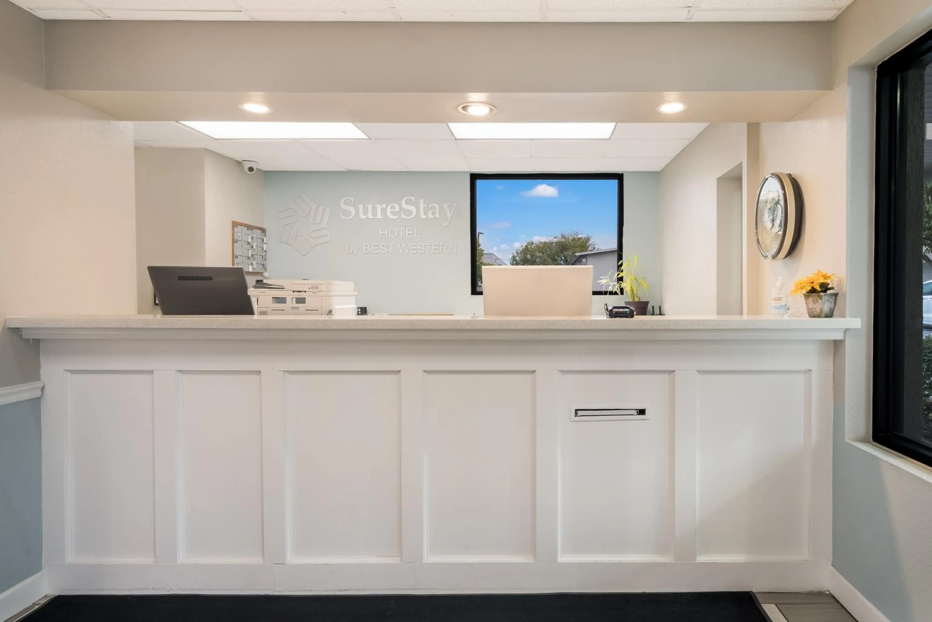 Lobby or reception in SureStay Hotel by Best Western Columbus Downtown