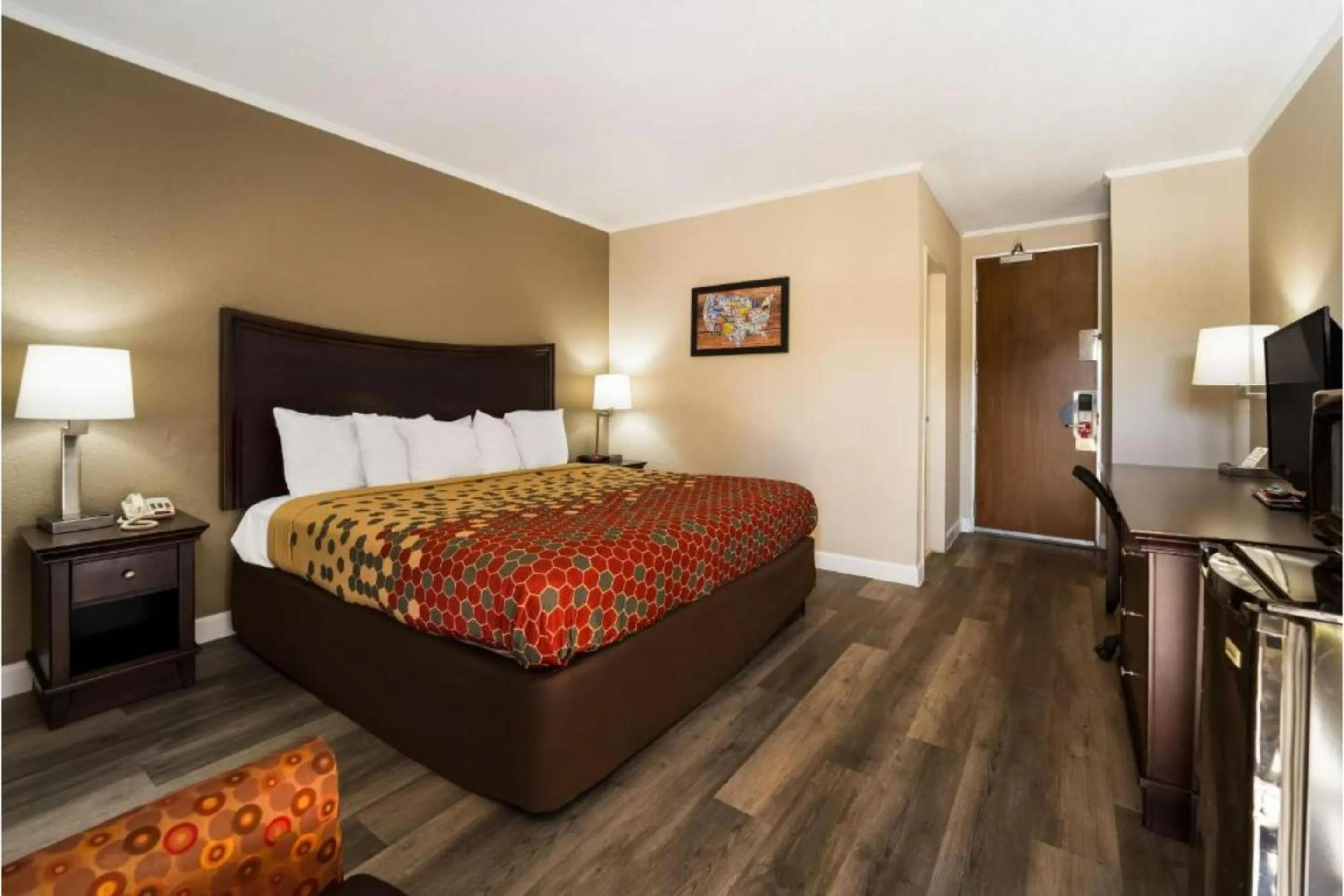 Bedroom, Bed in Perry Inn & Suites By Capital O National Fairground GA I 75
