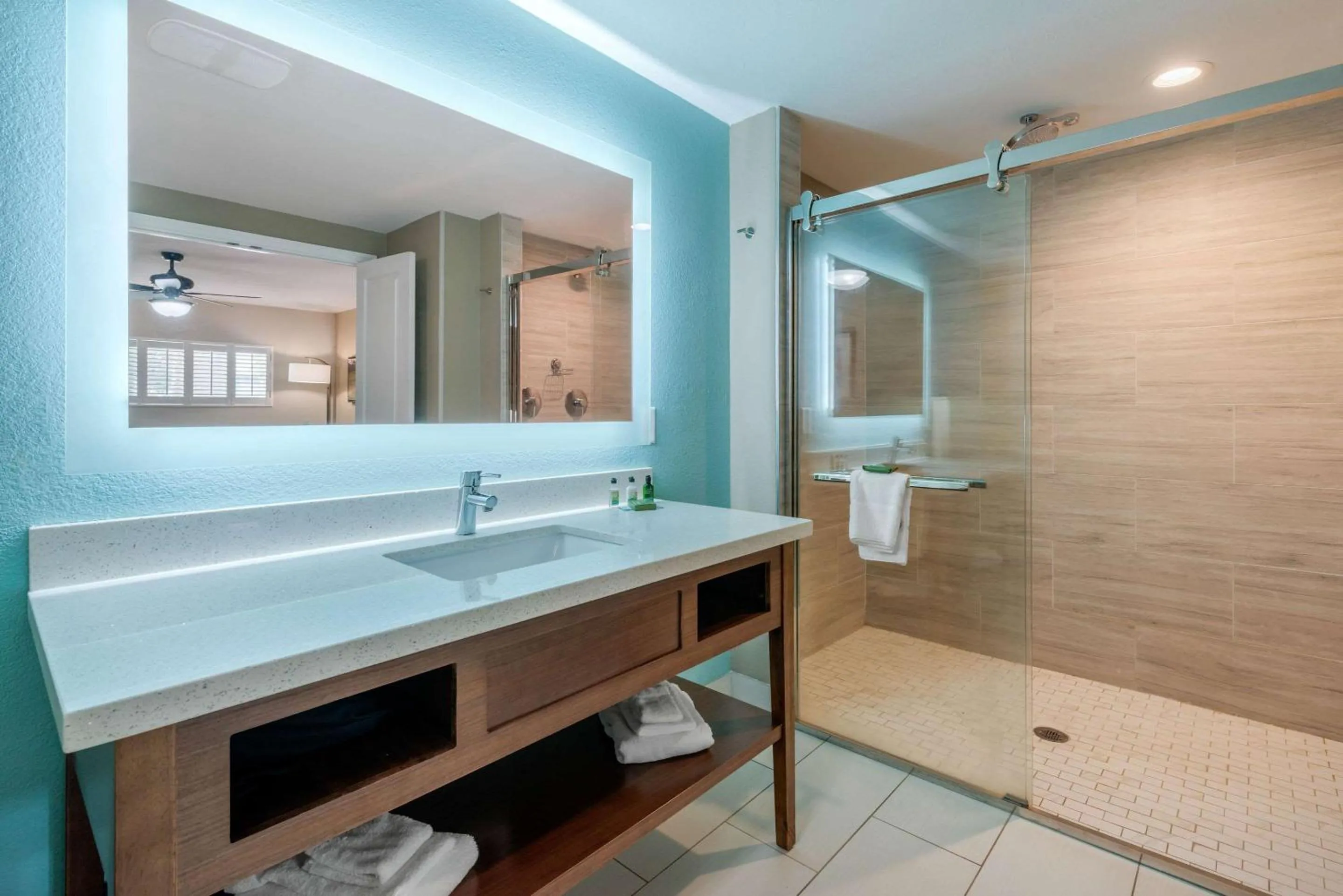 Bedroom in Seafarer Inn & Suites, Ascend Hotel Collection