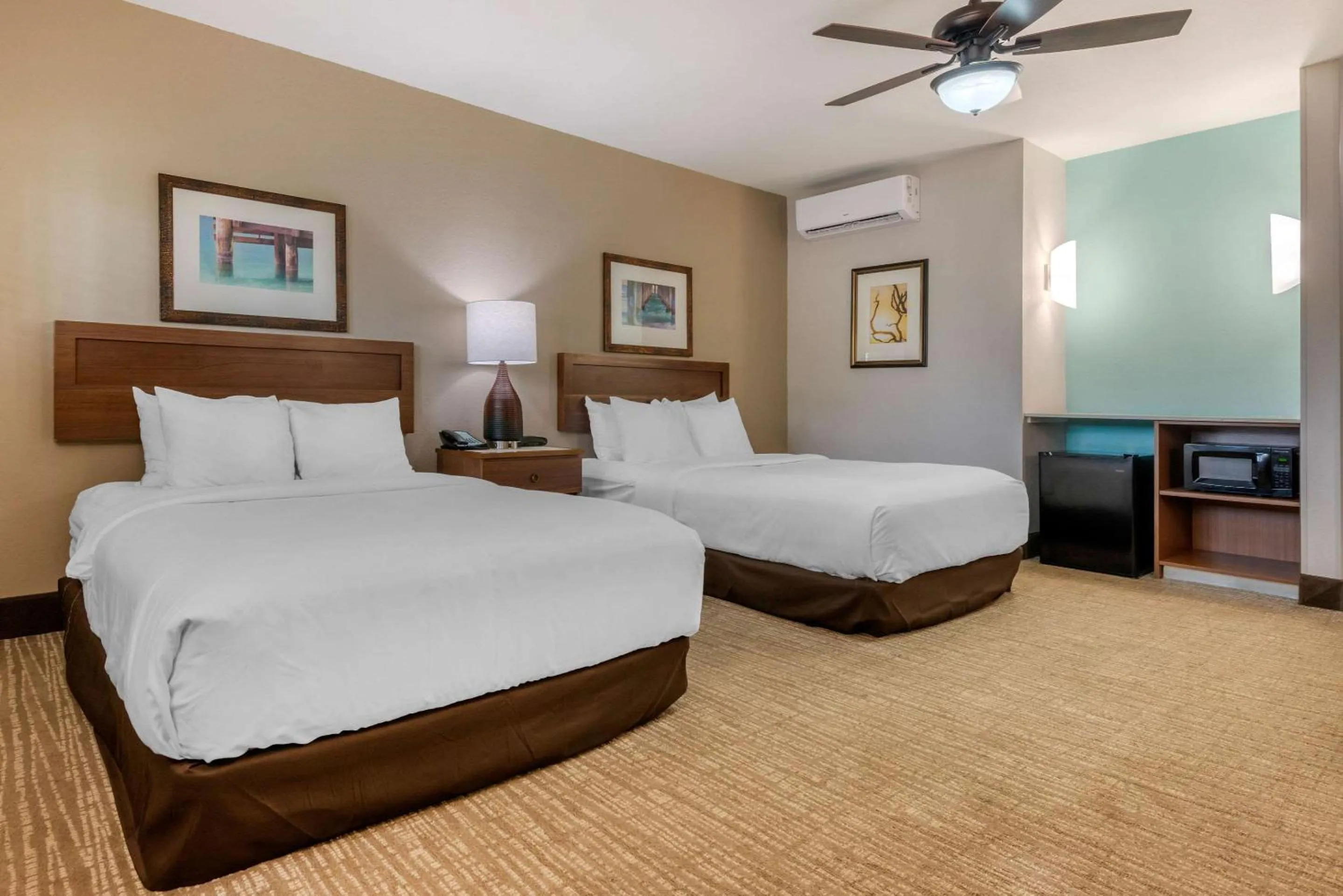 Bedroom, Bed in Seafarer Inn & Suites, Ascend Hotel Collection