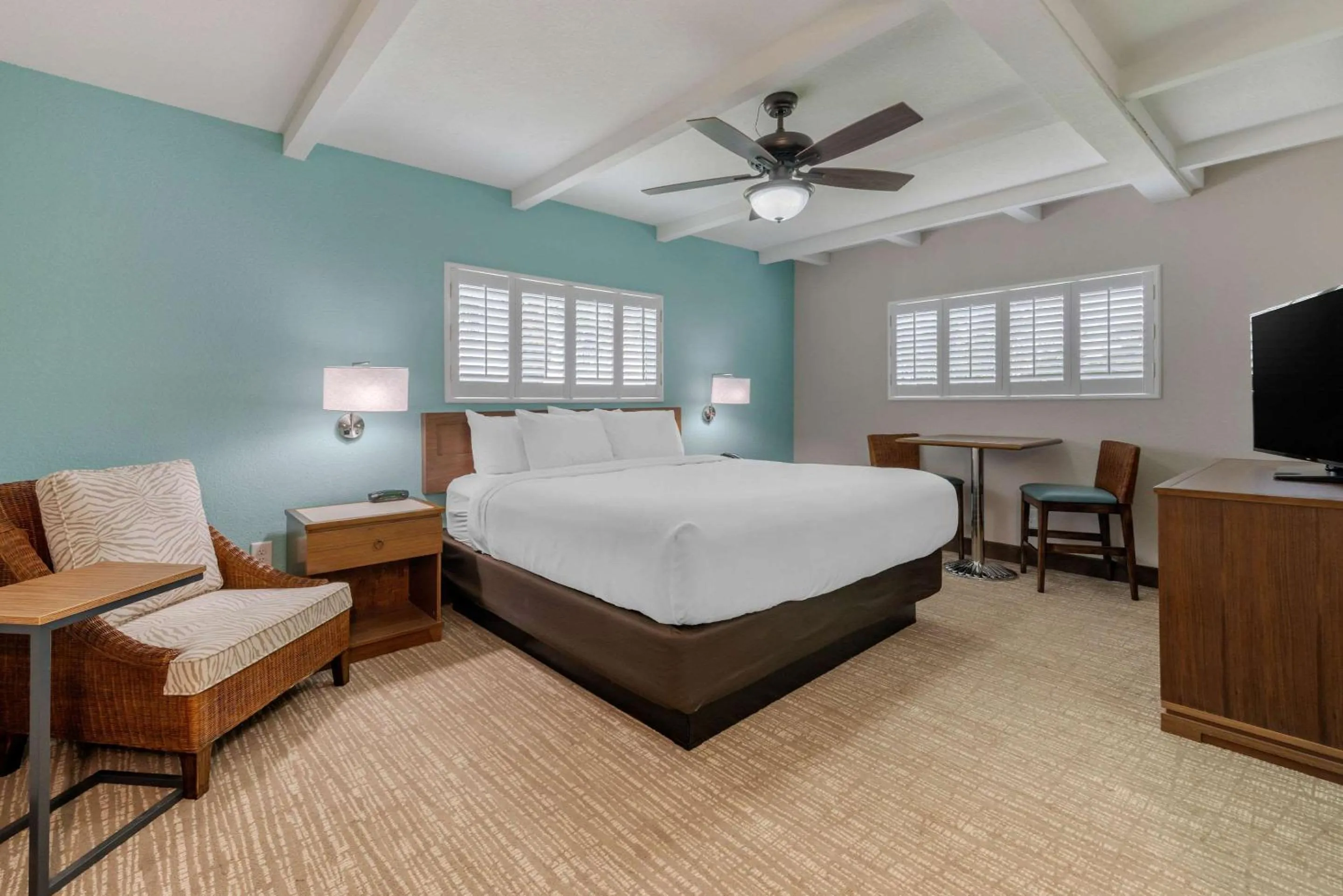 Photo of the whole room, Bed in Seafarer Inn & Suites, Ascend Hotel Collection