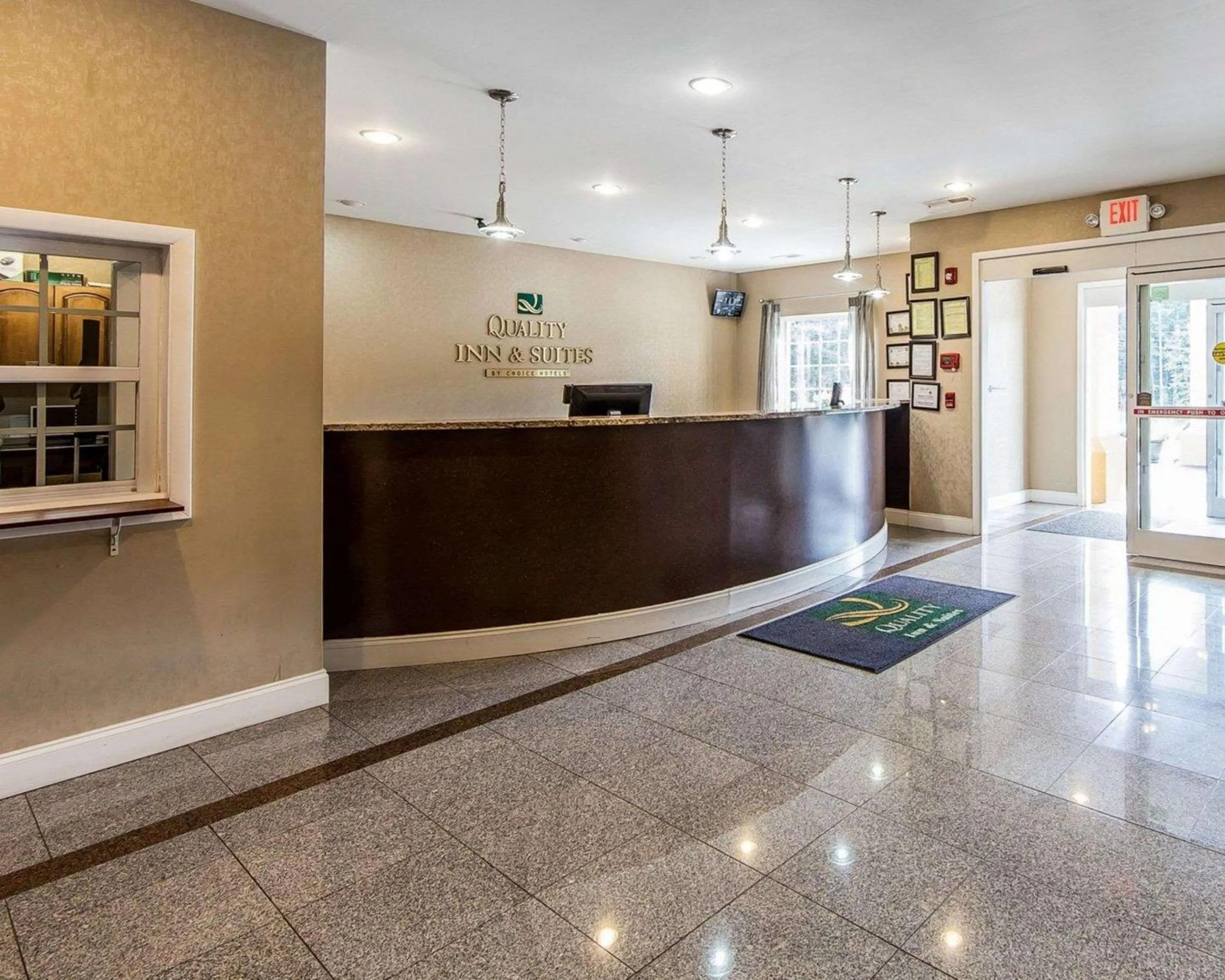 Lobby or reception in Quality Inn & Suites Bremen