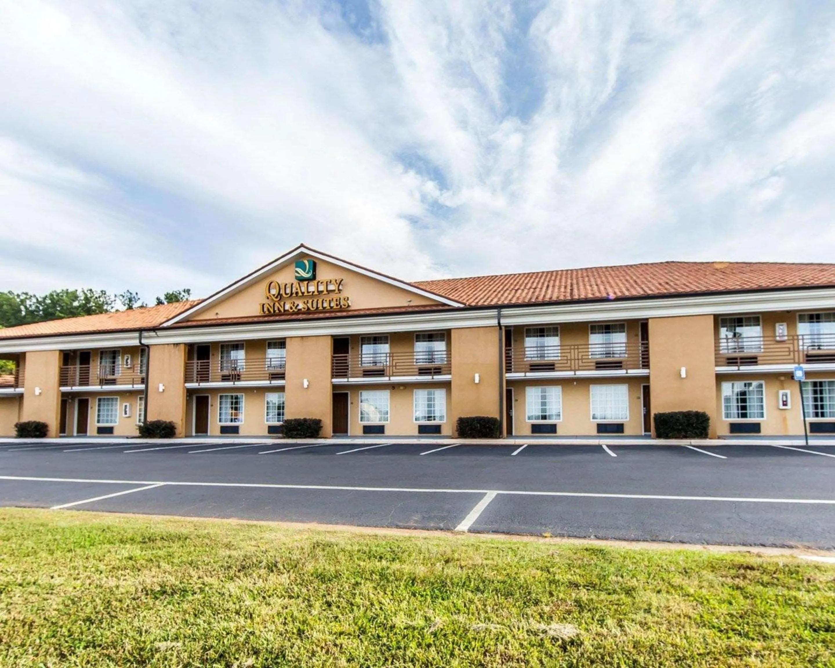 Property building in Quality Inn & Suites Bremen