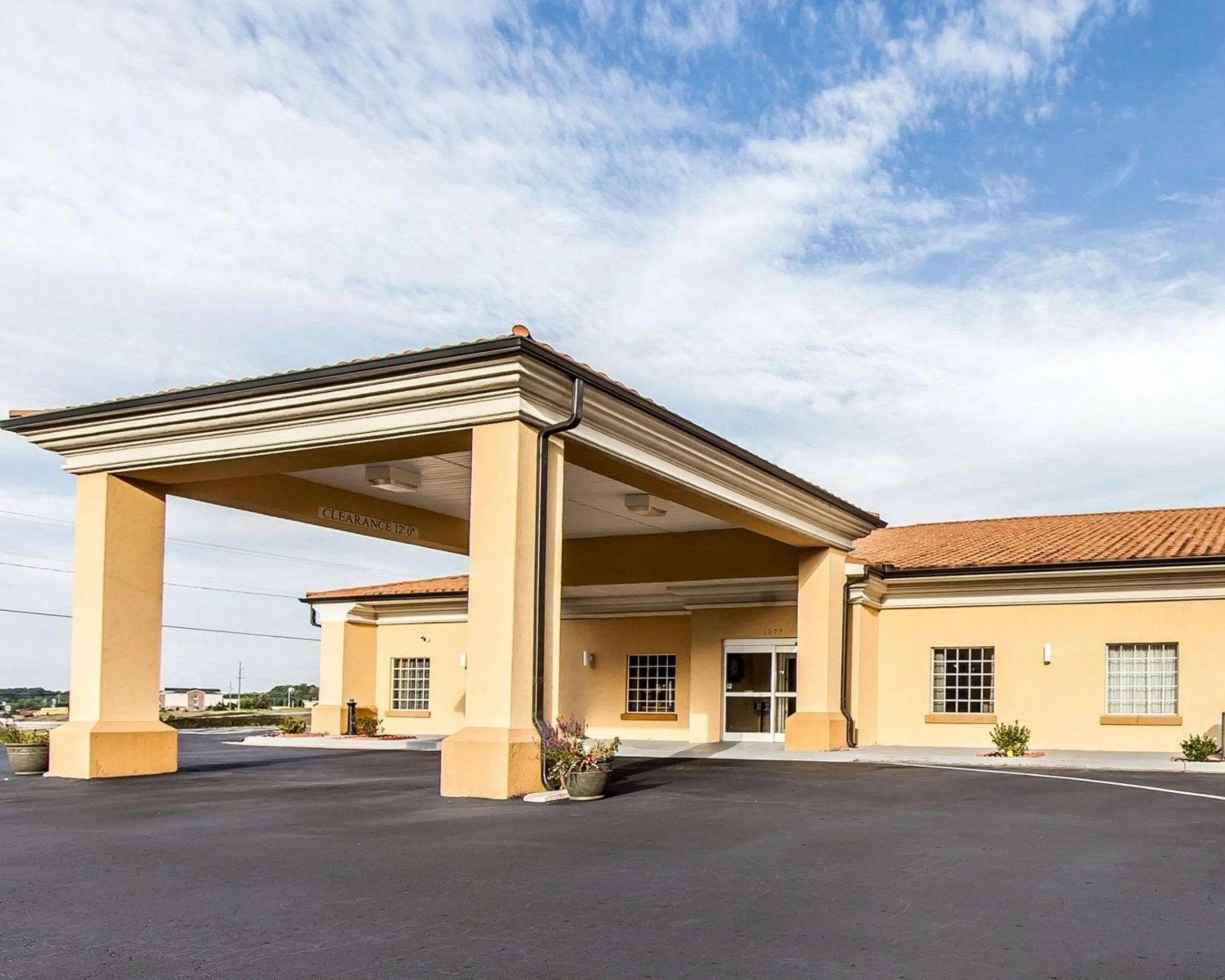 Property building in Quality Inn & Suites Bremen