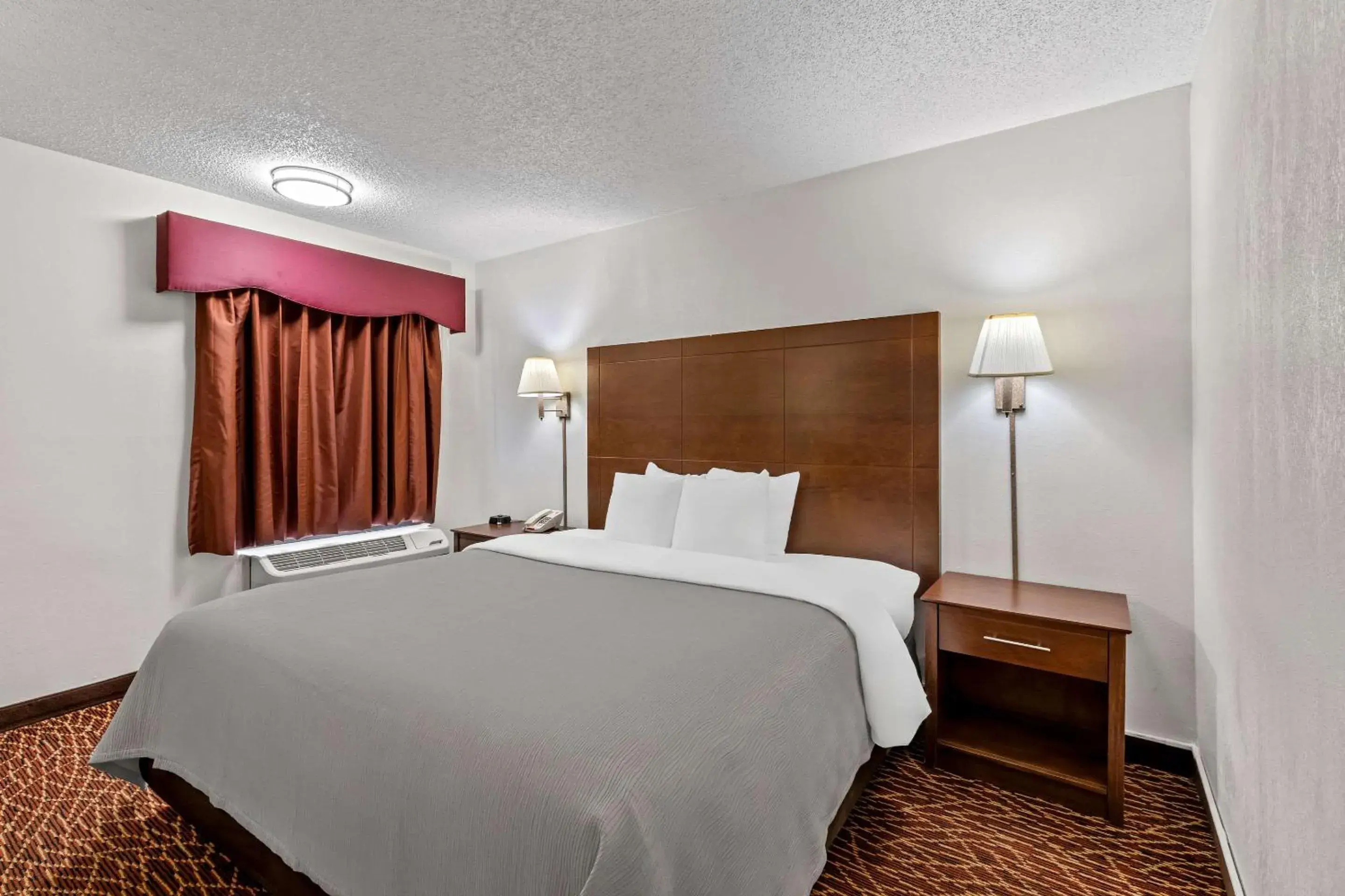 King Room - Smoking in Quality Inn Marietta near Dobbins ARB King Room - Smoking in Quality Inn Marietta near Dobbins ARB