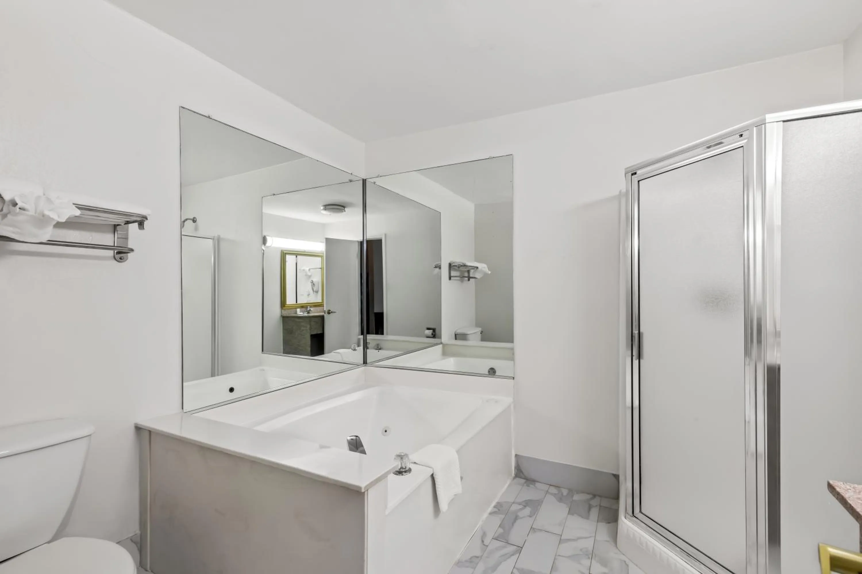 Bathroom in Quality Inn Marietta near Dobbins ARB