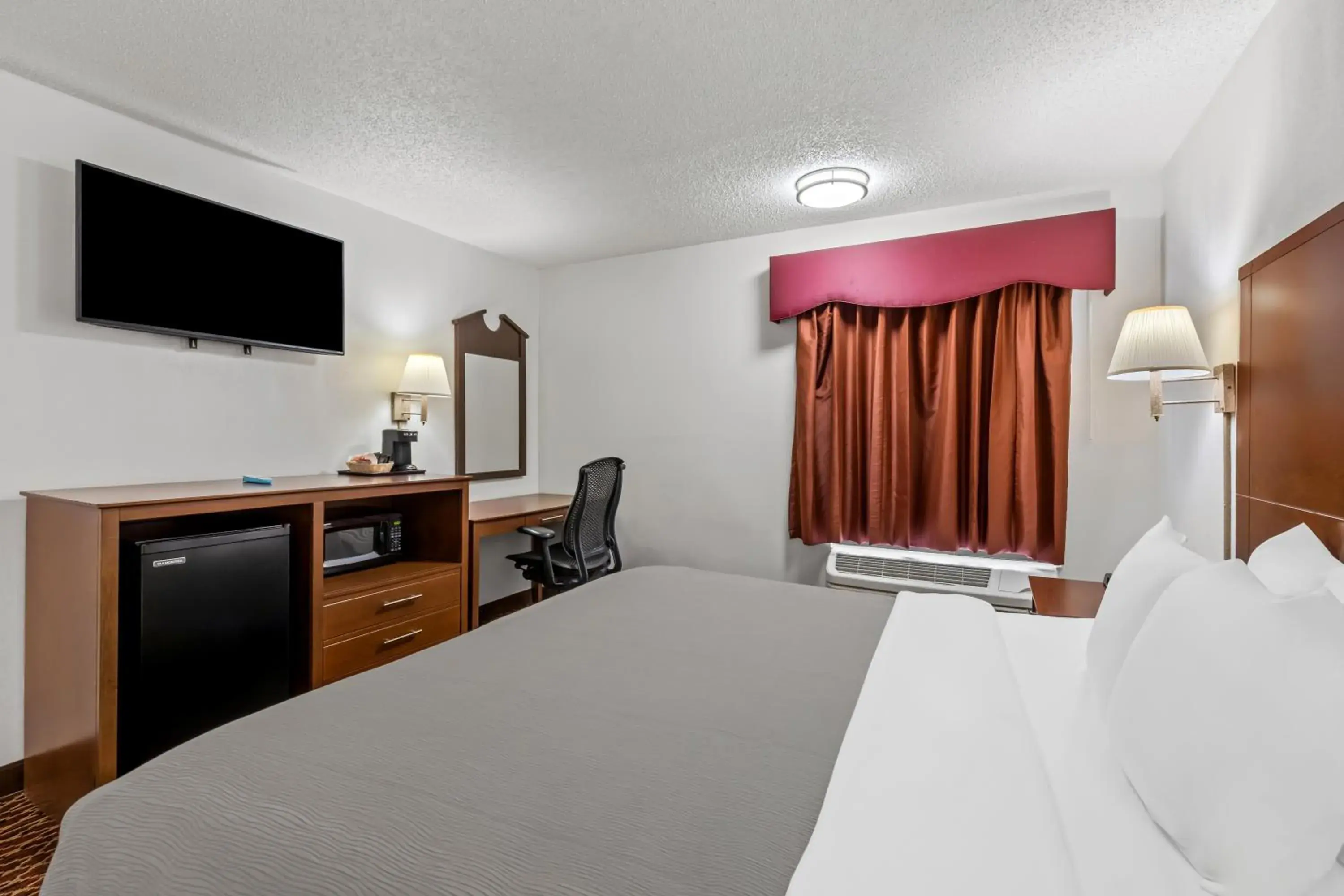 King Room - Disability Access/Non-Smoking in Quality Inn Marietta near Dobbins ARB King Room - Disability Access/Non-Smoking in Quality Inn Marietta near Dobbins ARB