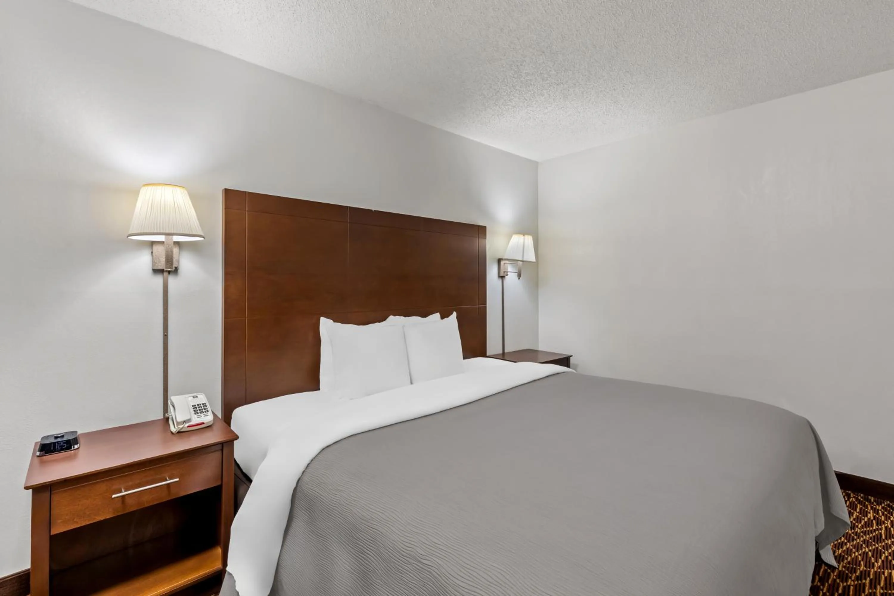 Bedroom, Bed in Quality Inn Marietta near Dobbins ARB