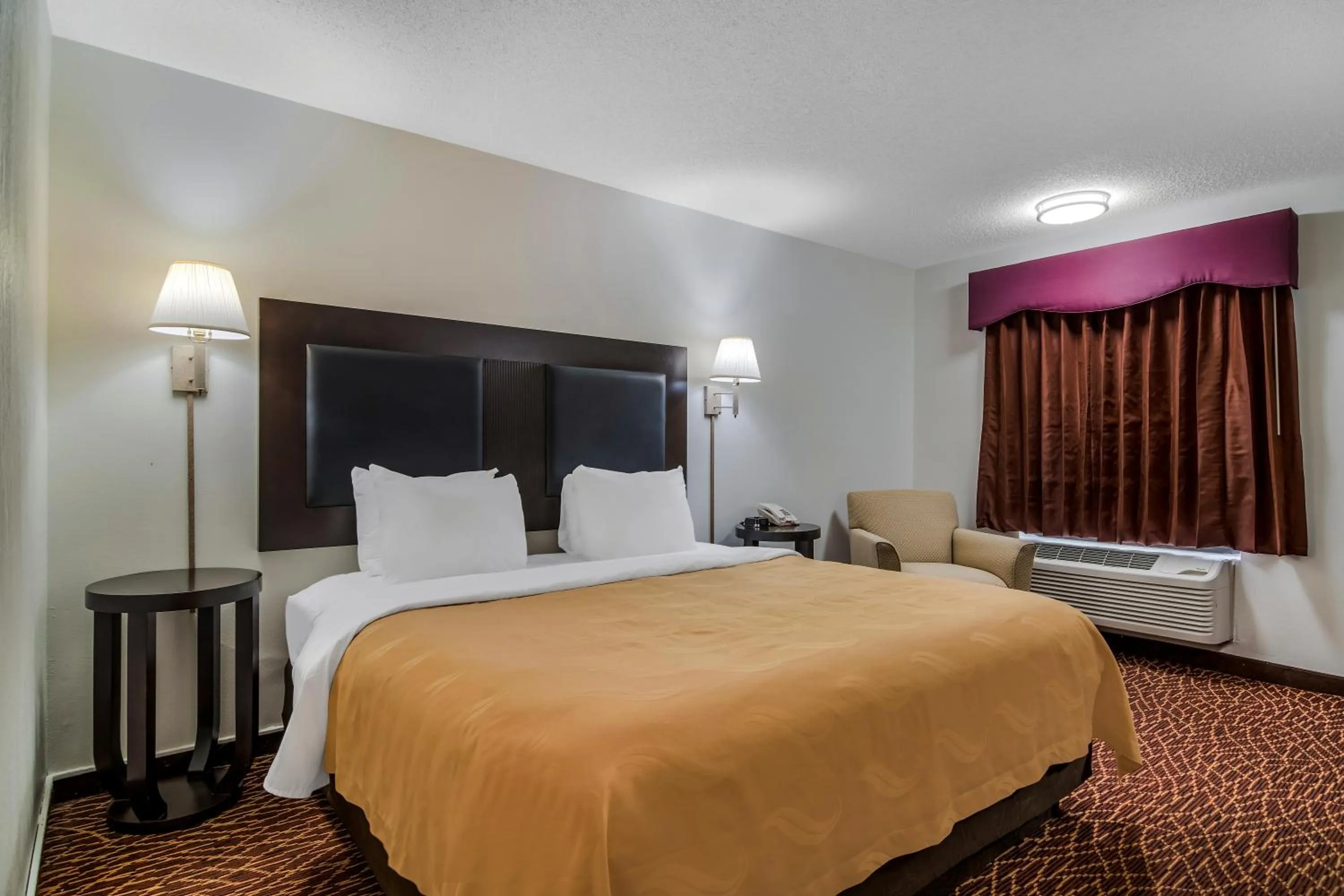 Bedroom, Bed in Quality Inn Marietta near Dobbins ARB