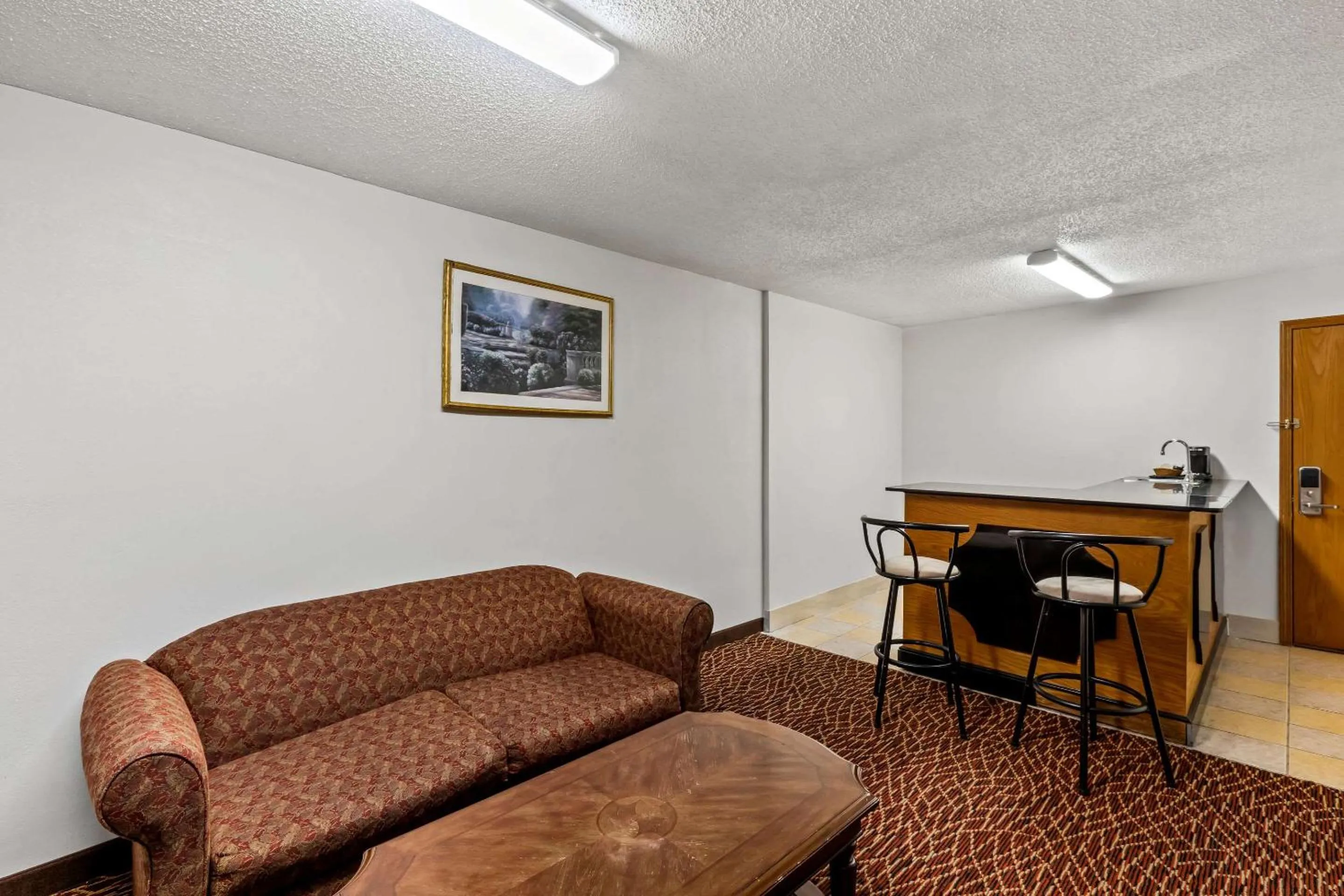 Bedroom in Quality Inn Marietta near Dobbins ARB