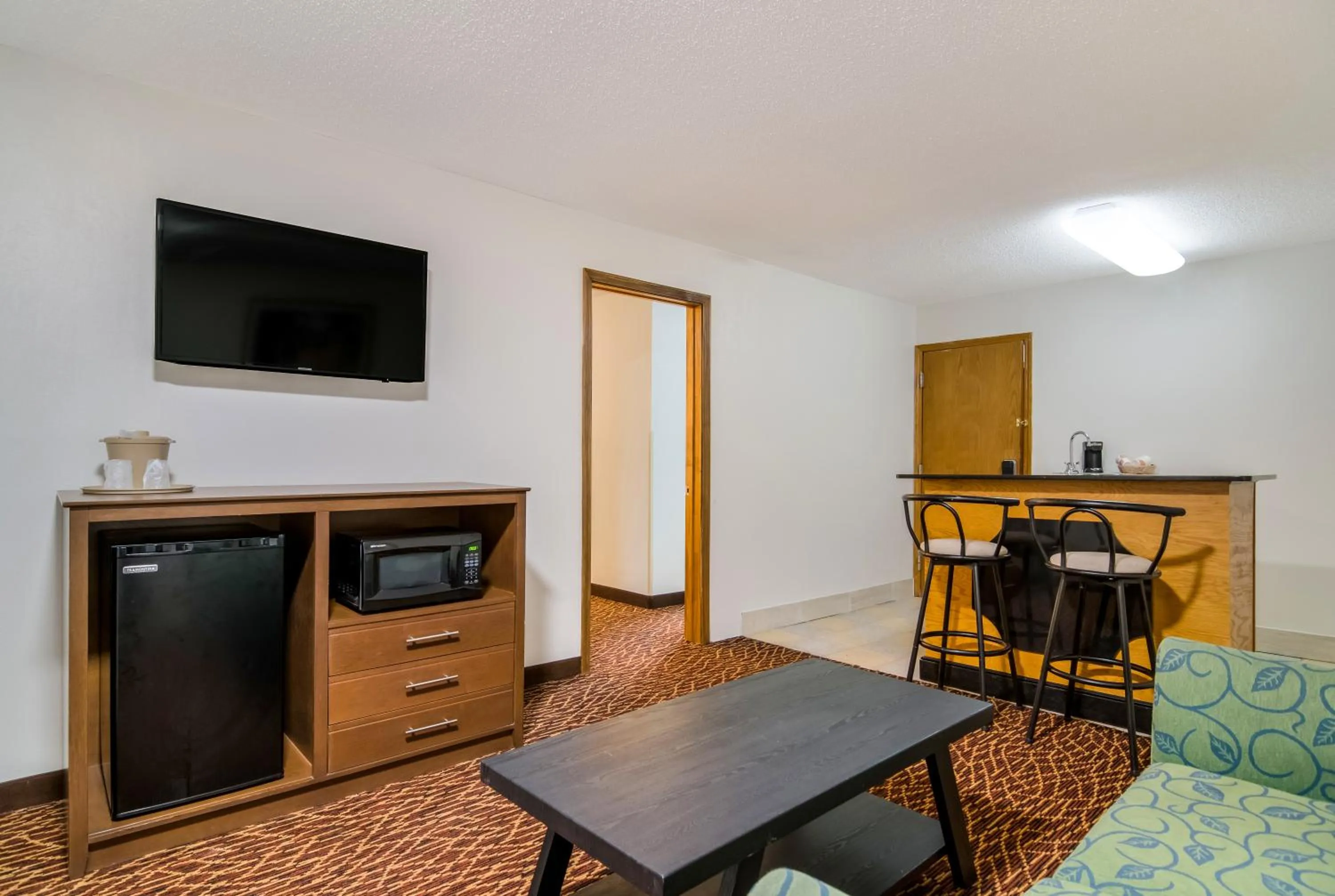 Bedroom in Quality Inn Marietta near Dobbins ARB