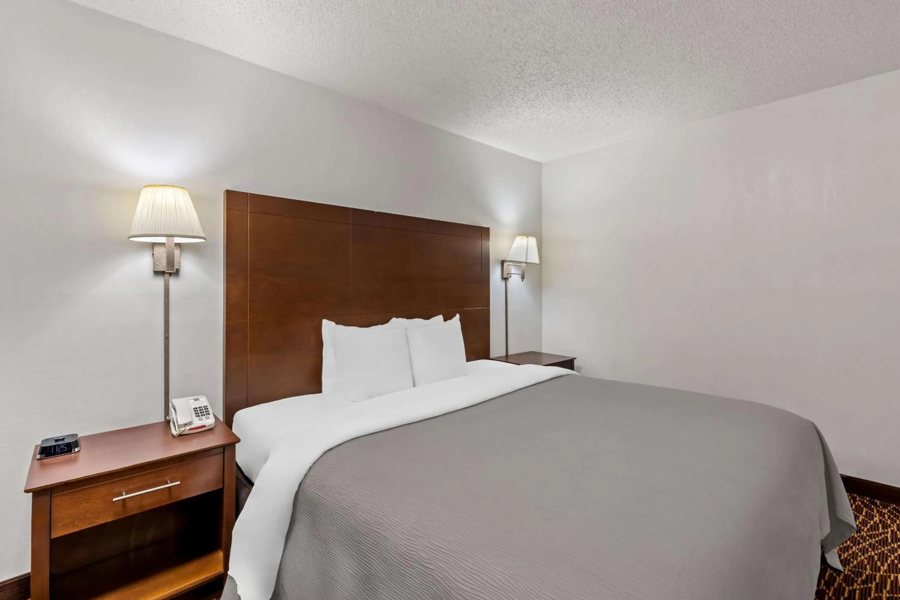 Bedroom, Bed in Quality Inn Marietta near Dobbins ARB