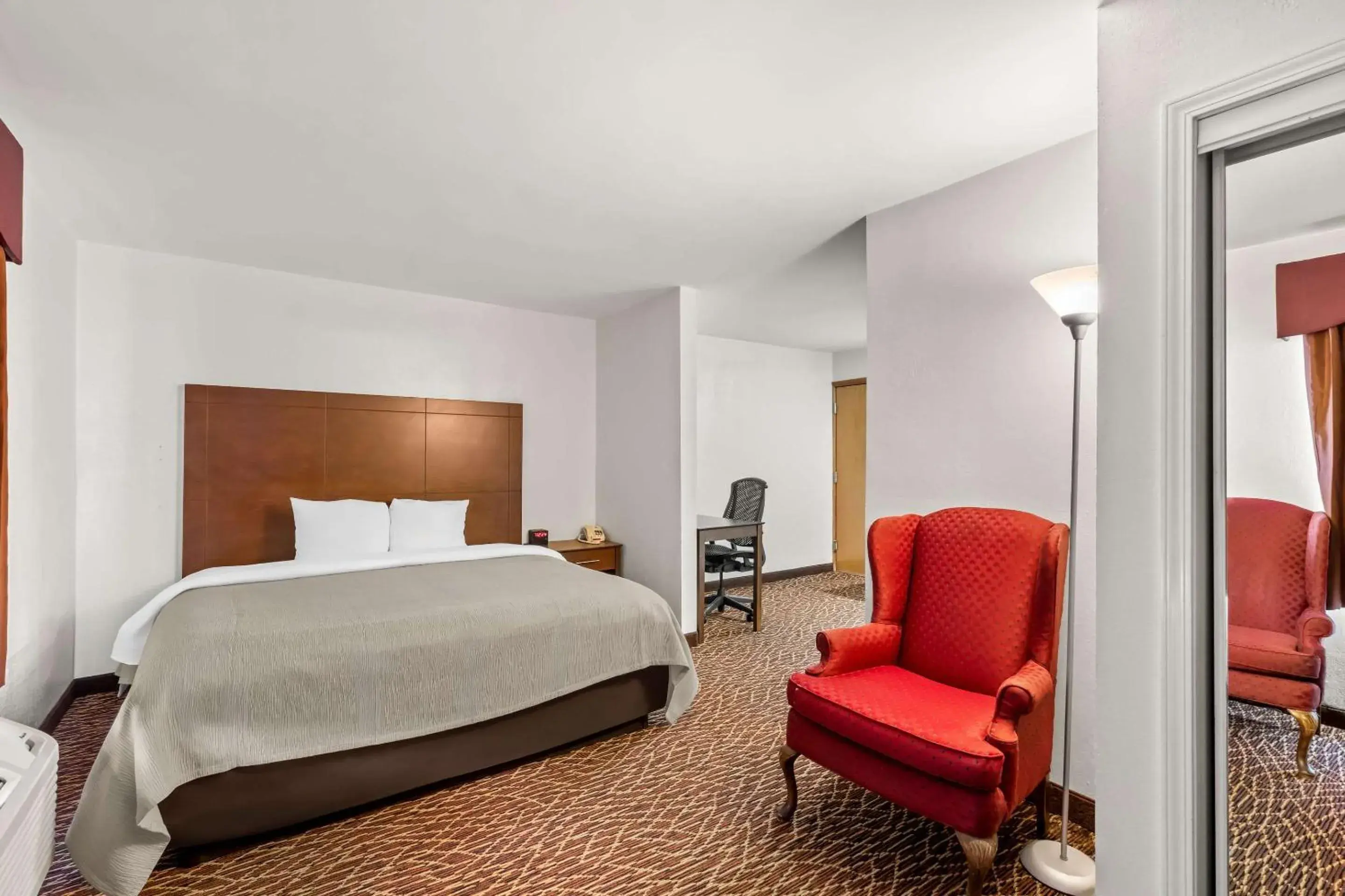 King Suite with Sofa Bed - Non Smoking in Quality Inn Marietta near Dobbins ARB King Suite with Sofa Bed - Non Smoking in Quality Inn Marietta near Dobbins ARB