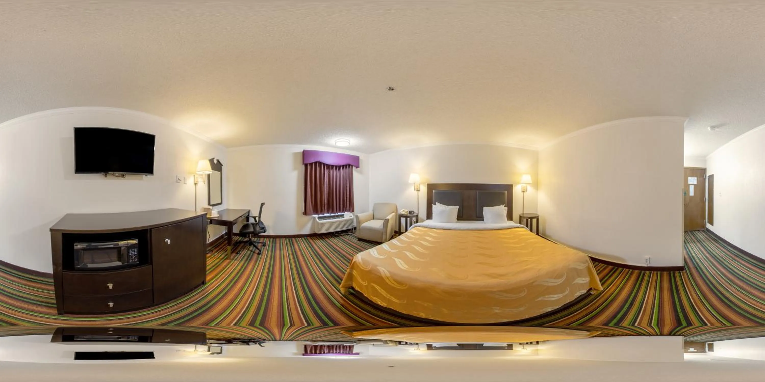 Communal lounge/ TV room, Bed in Quality Inn Marietta near Dobbins ARB