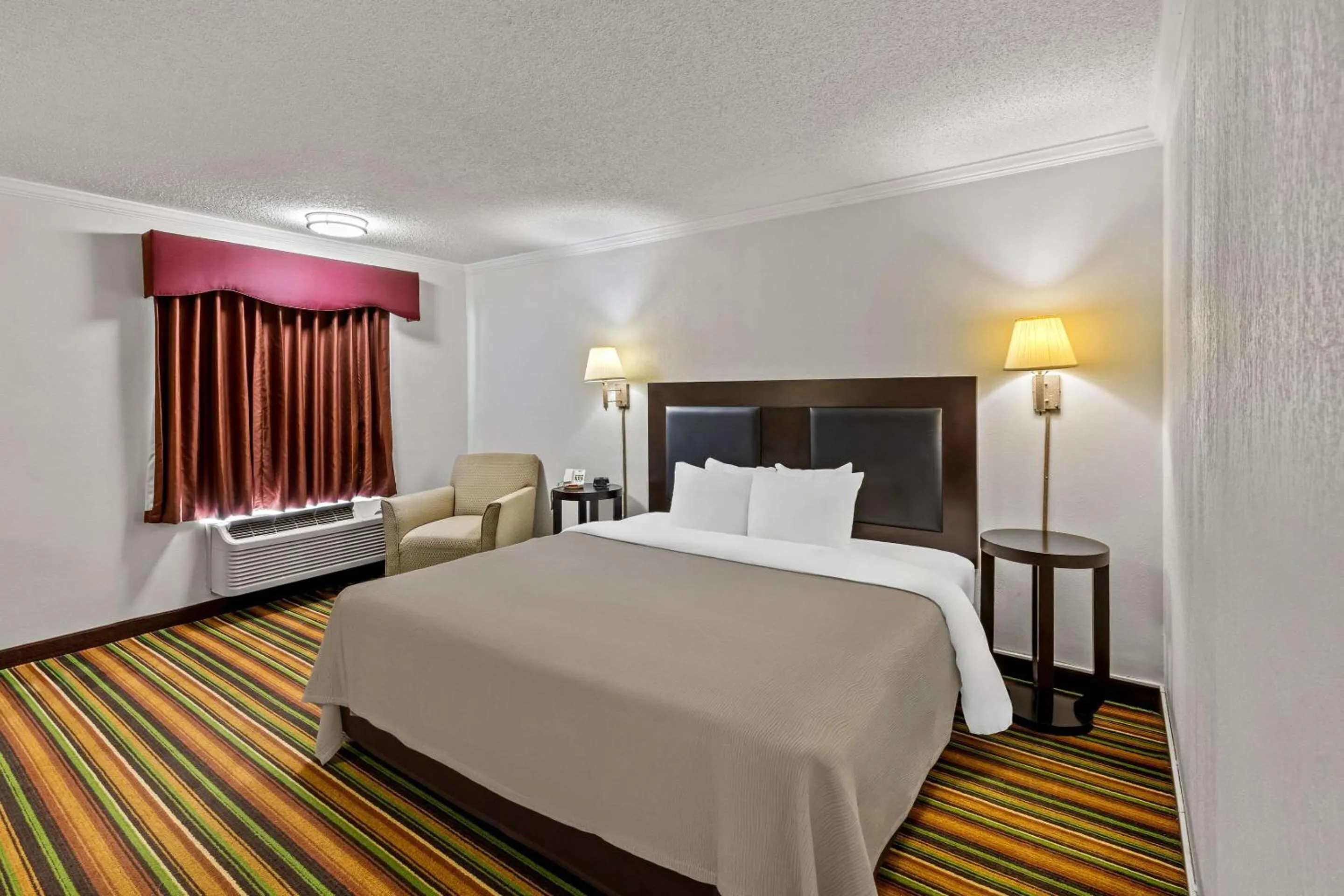 Bedroom, Bed in Quality Inn Marietta near Dobbins ARB