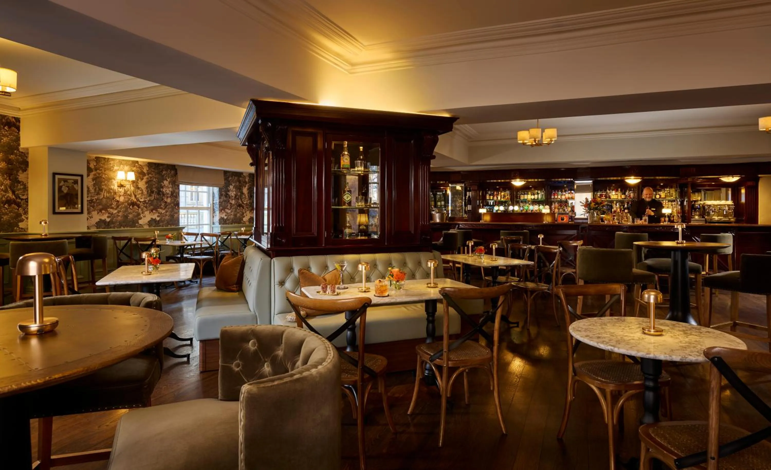 Restaurant/places to eat in Buswells Hotel
