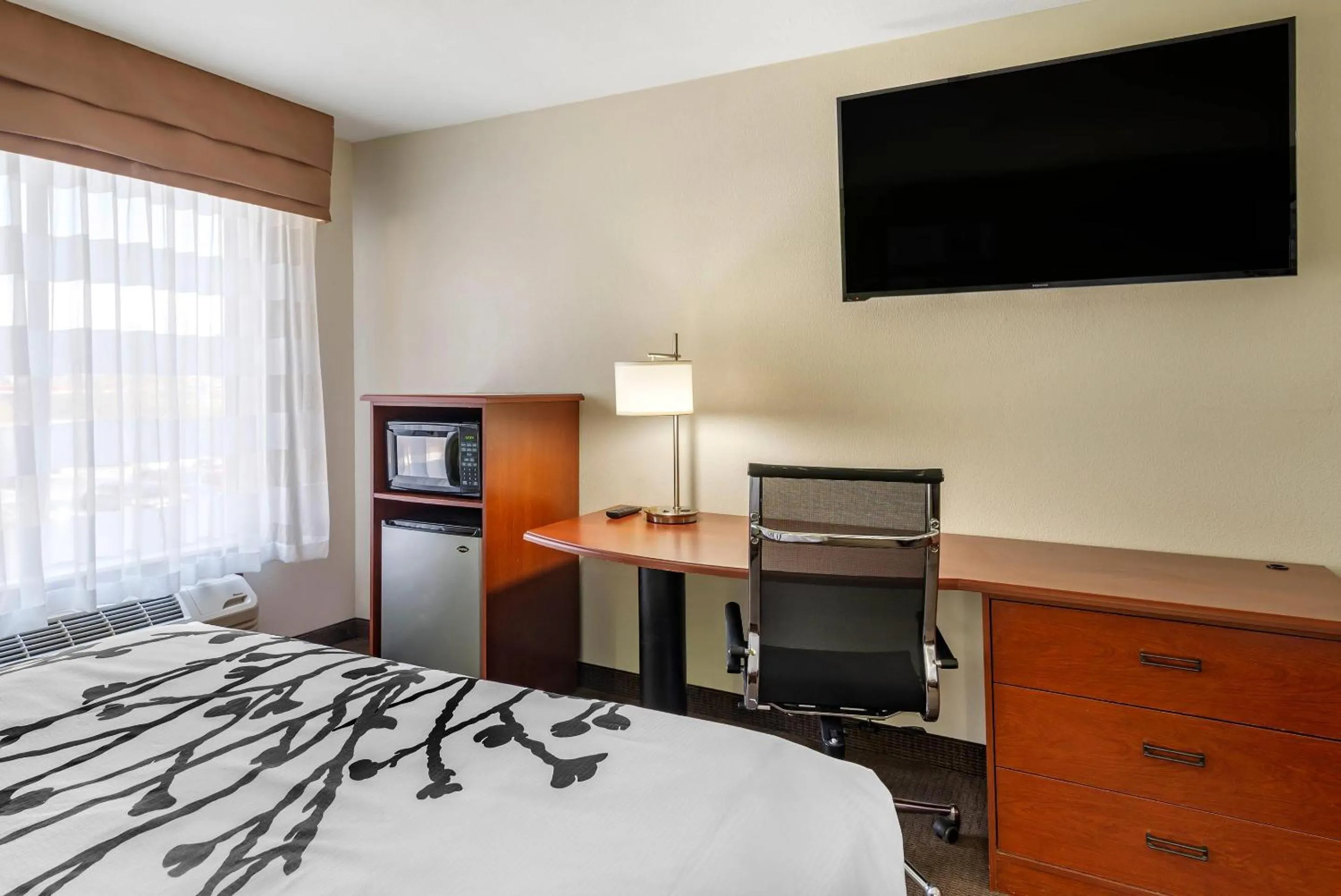 Bedroom, Bed in Sleep Inn & Suites Stockbridge Atlanta South