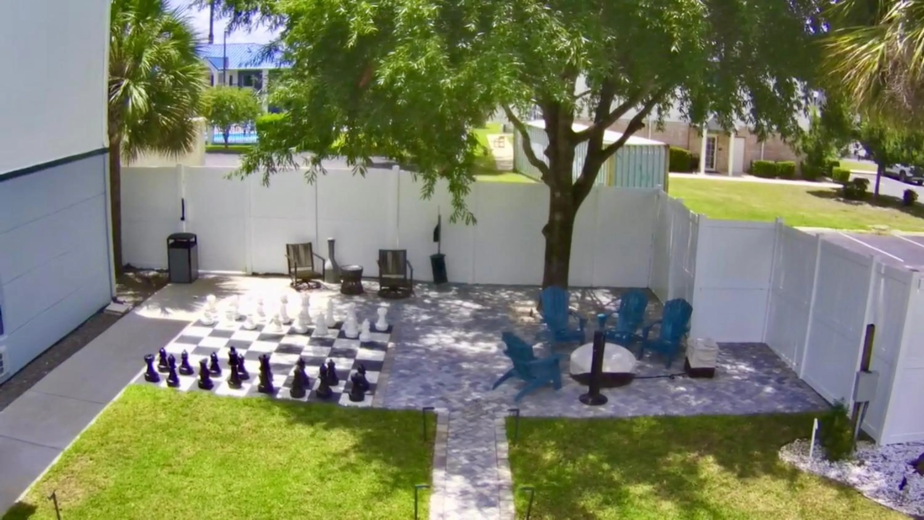 Inner courtyard view in Wingate by Wyndham Kings Bay Naval Base I-95