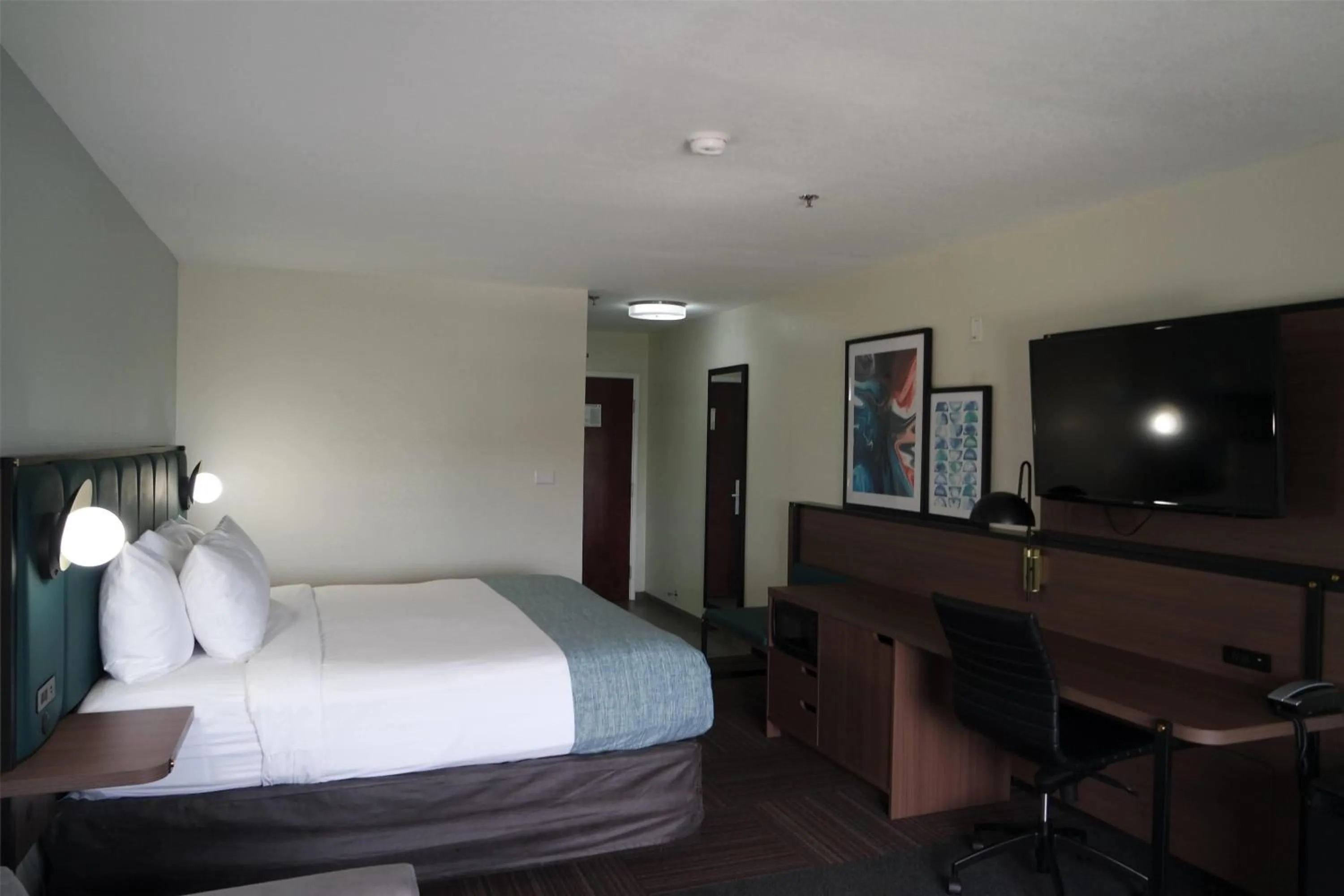 Photo of the whole room, Bed in Wingate by Wyndham Kings Bay Naval Base I-95