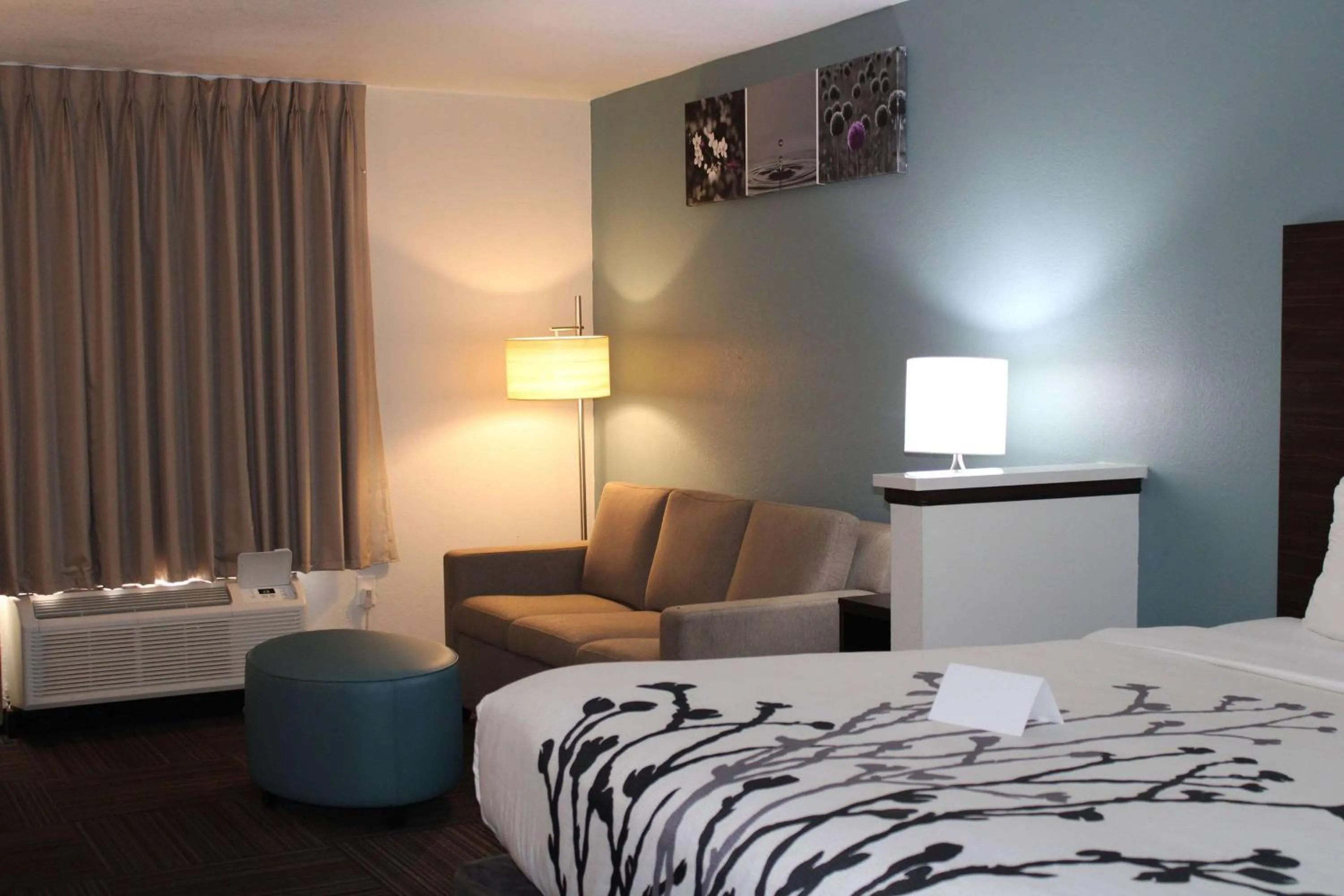 Photo of the whole room, Bed in Sleep Inn & Suites