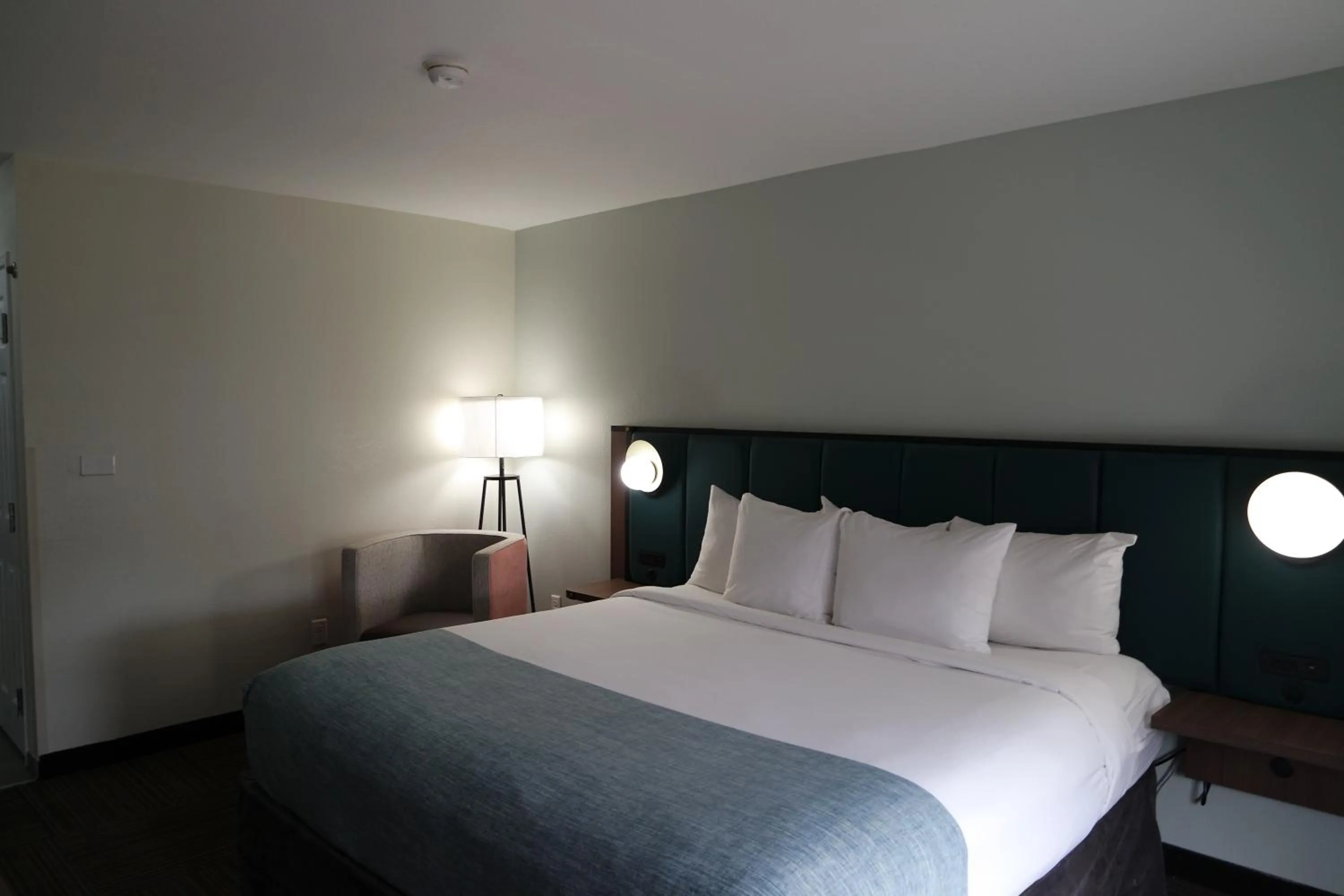 Photo of the whole room, Bed in Wingate by Wyndham Kings Bay Naval Base I-95